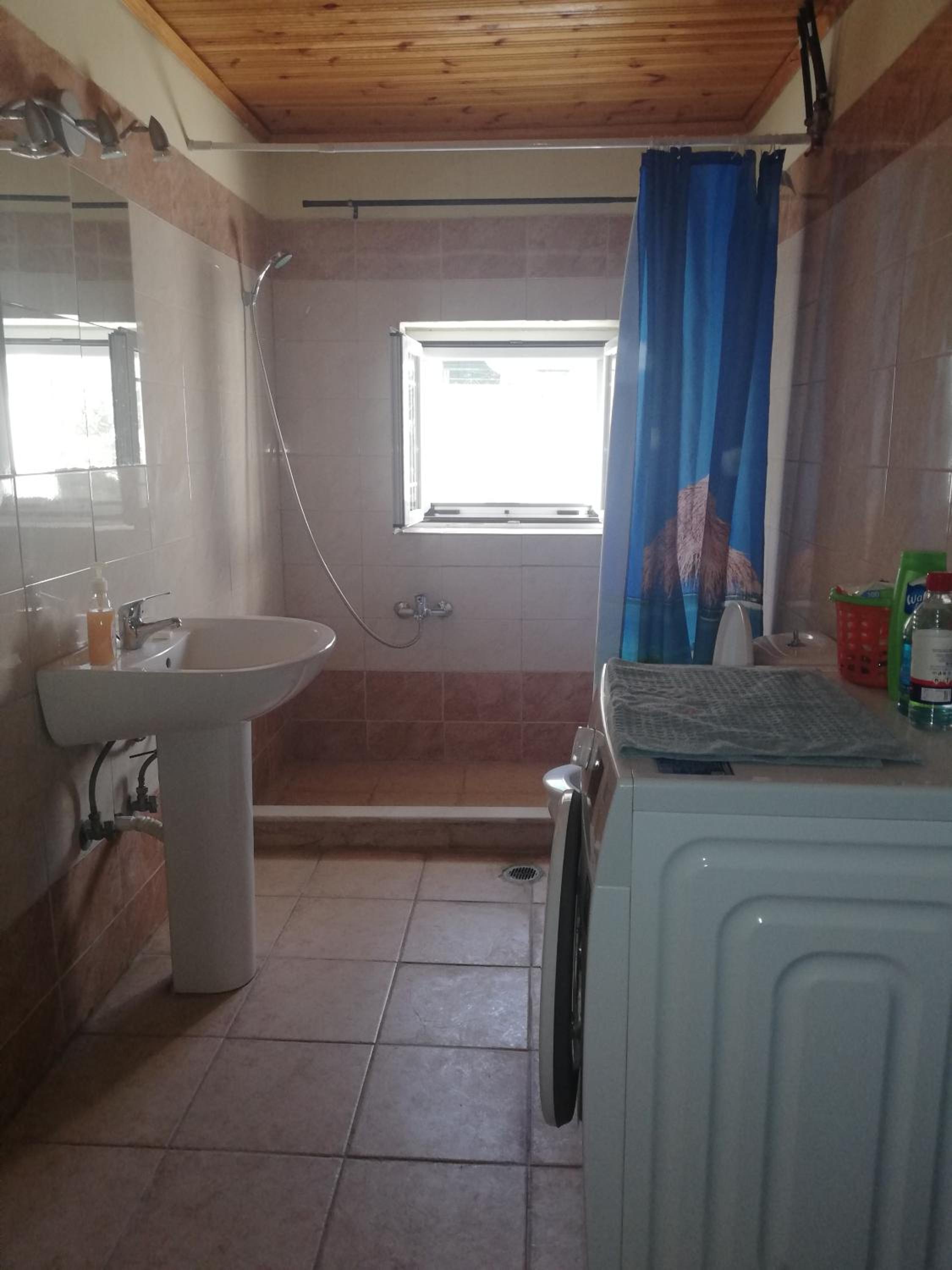 One-Bedroom House - Photo 4