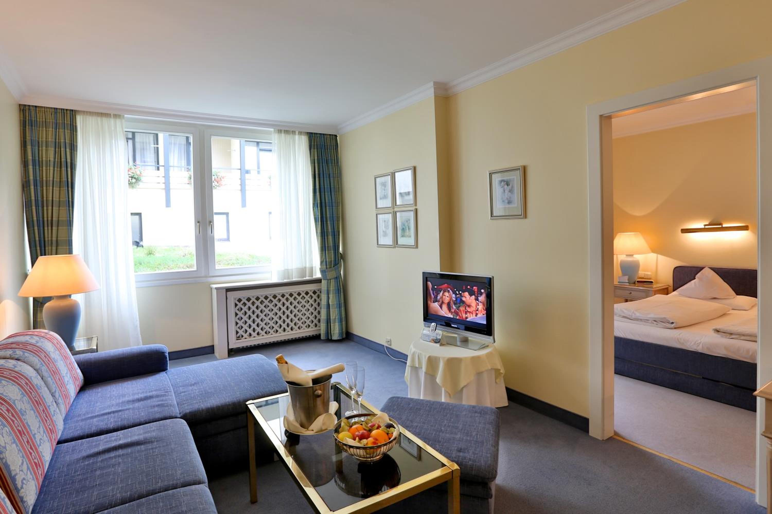 Suite - Photo 3