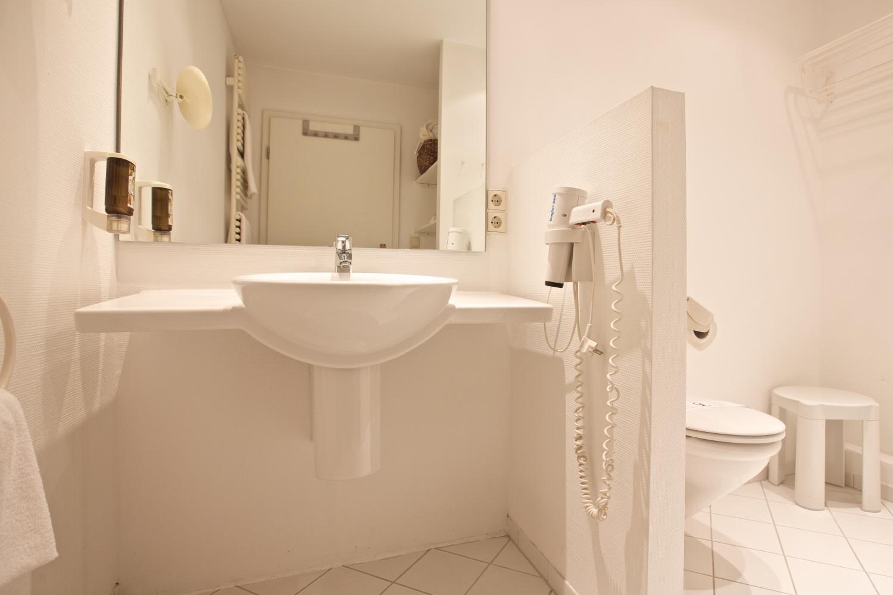 Suite - Photo 7