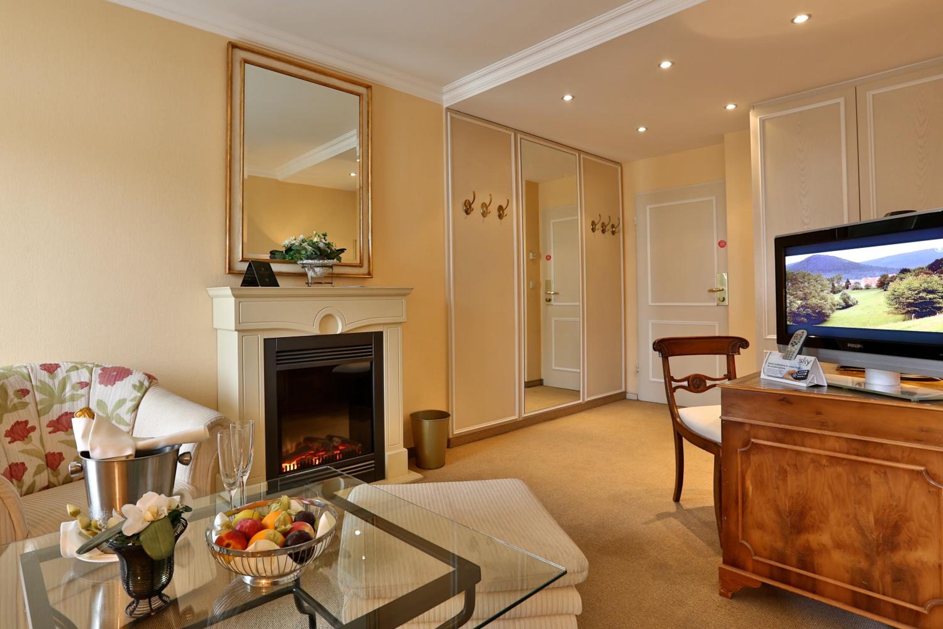 Suite - Photo 8