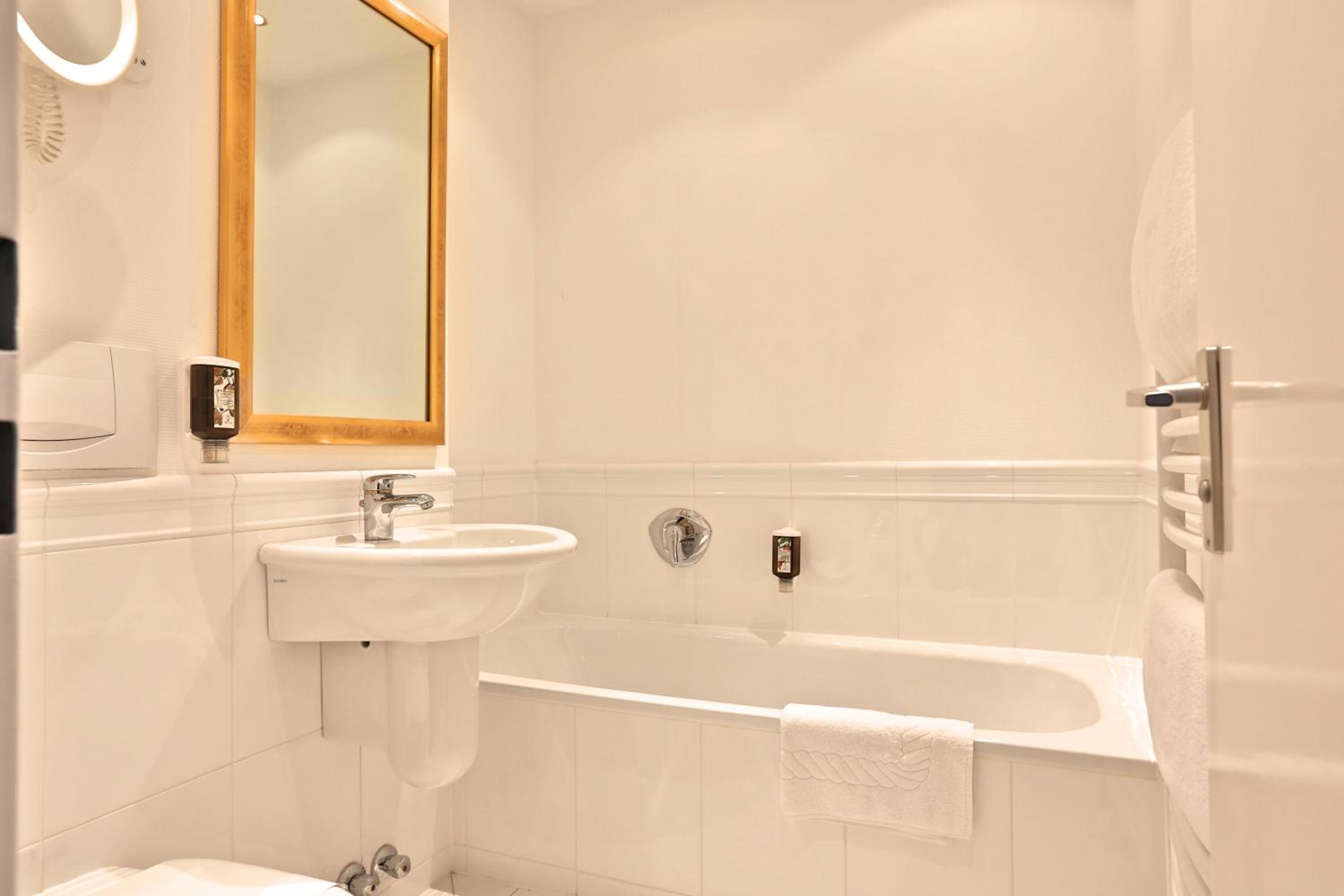 Suite - Photo 5