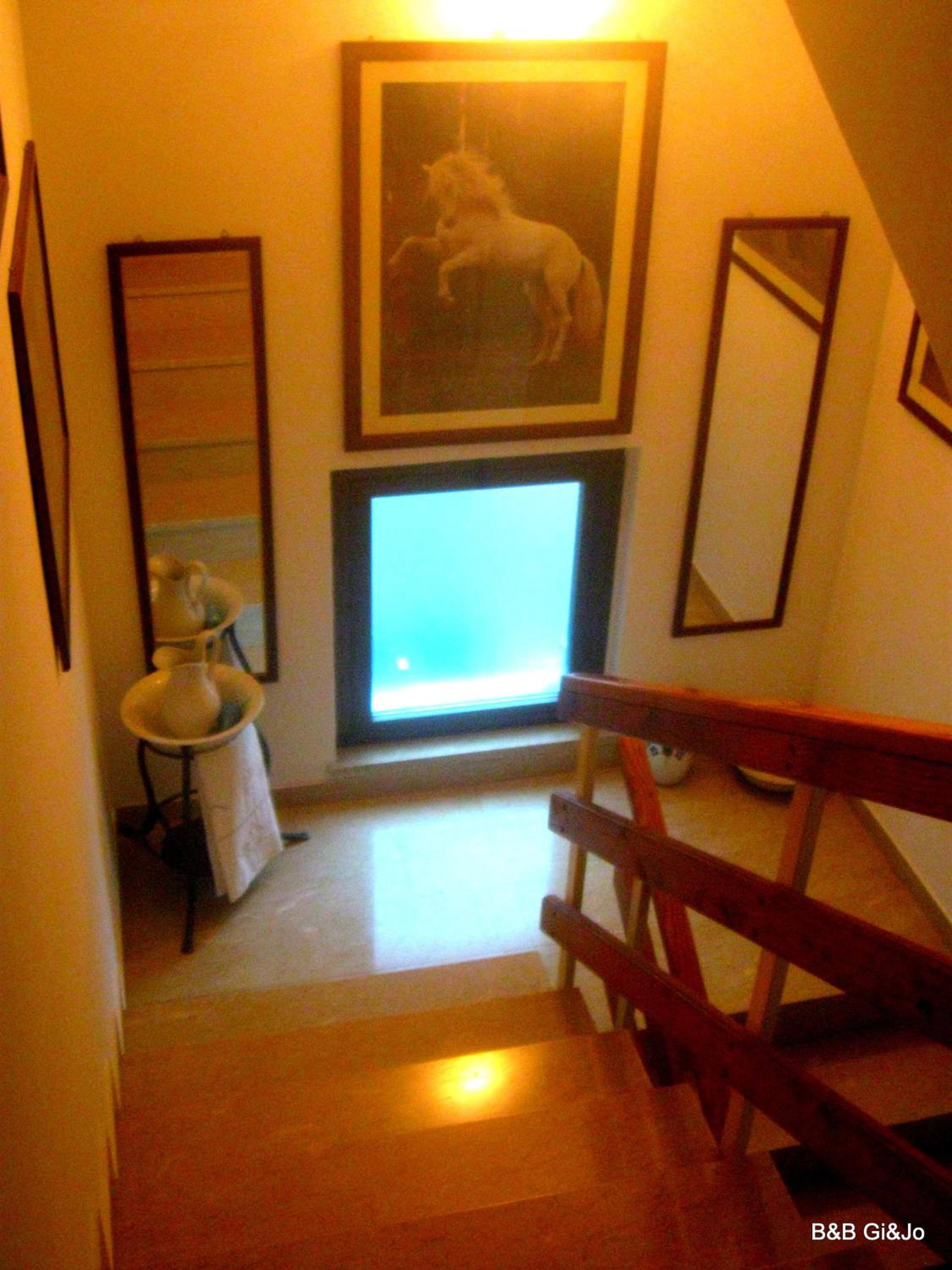 Large Quadruple Room with Shared Bathroom photo 2
