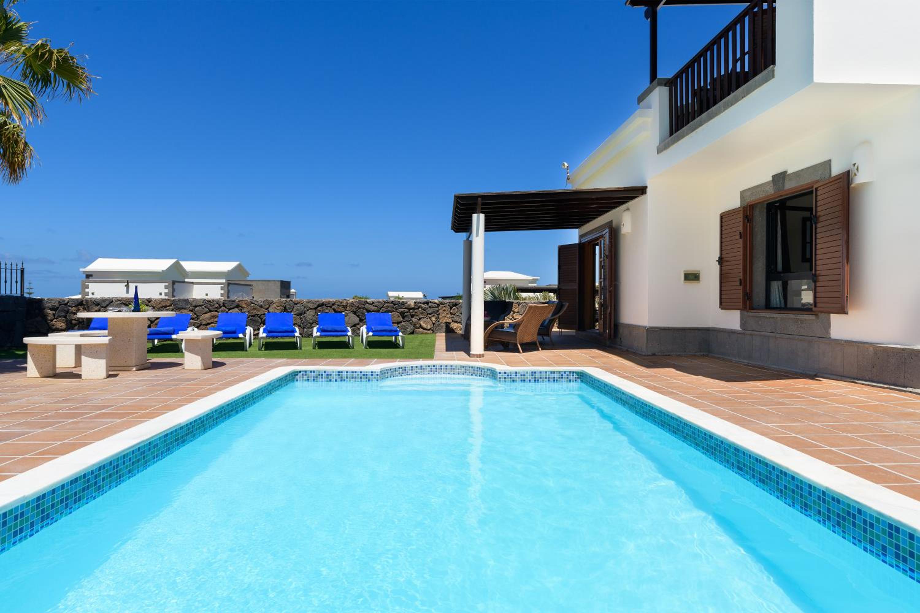 Villa photo 2