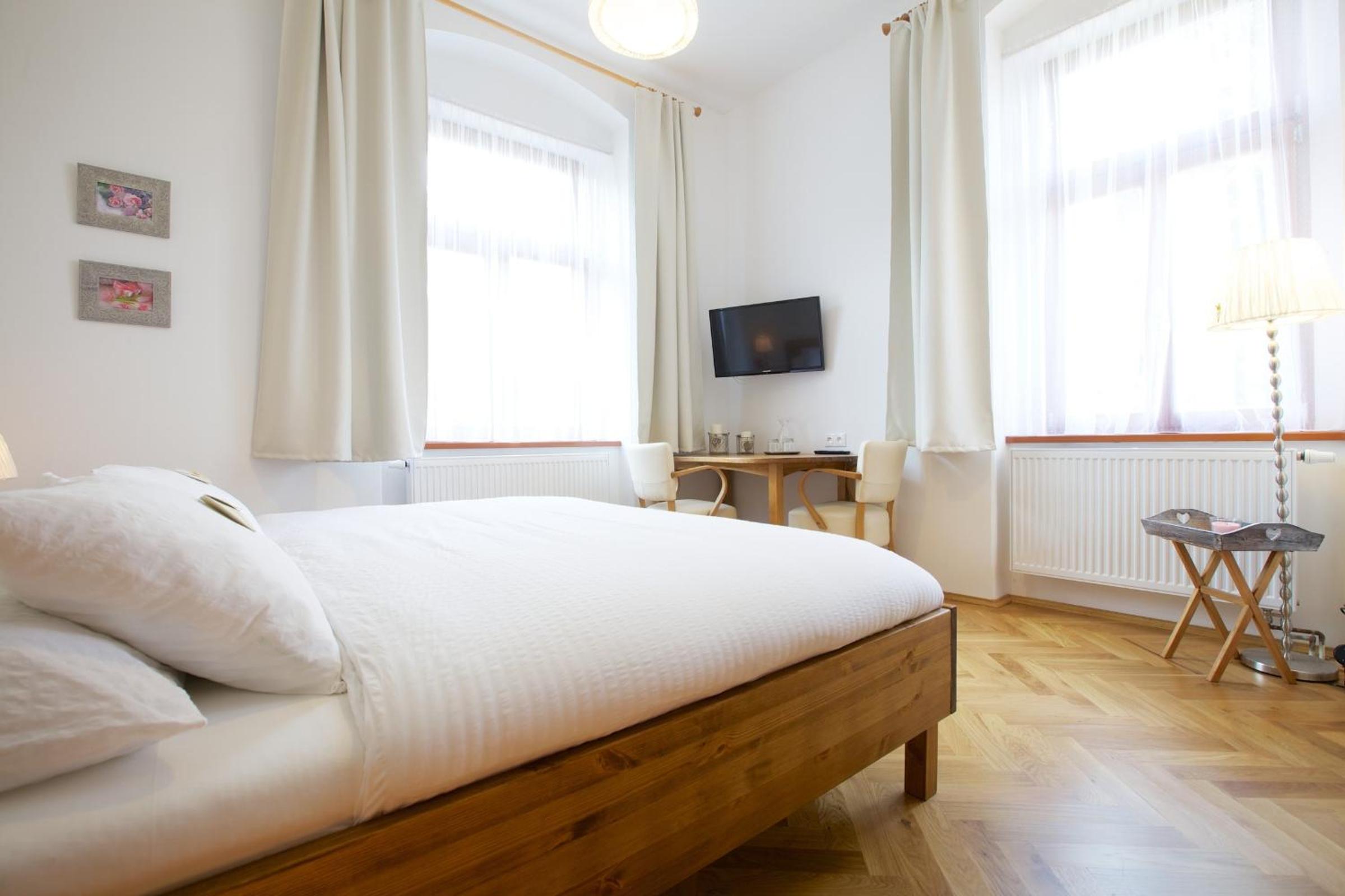 Deluxe Double Room with Garden View photo 3