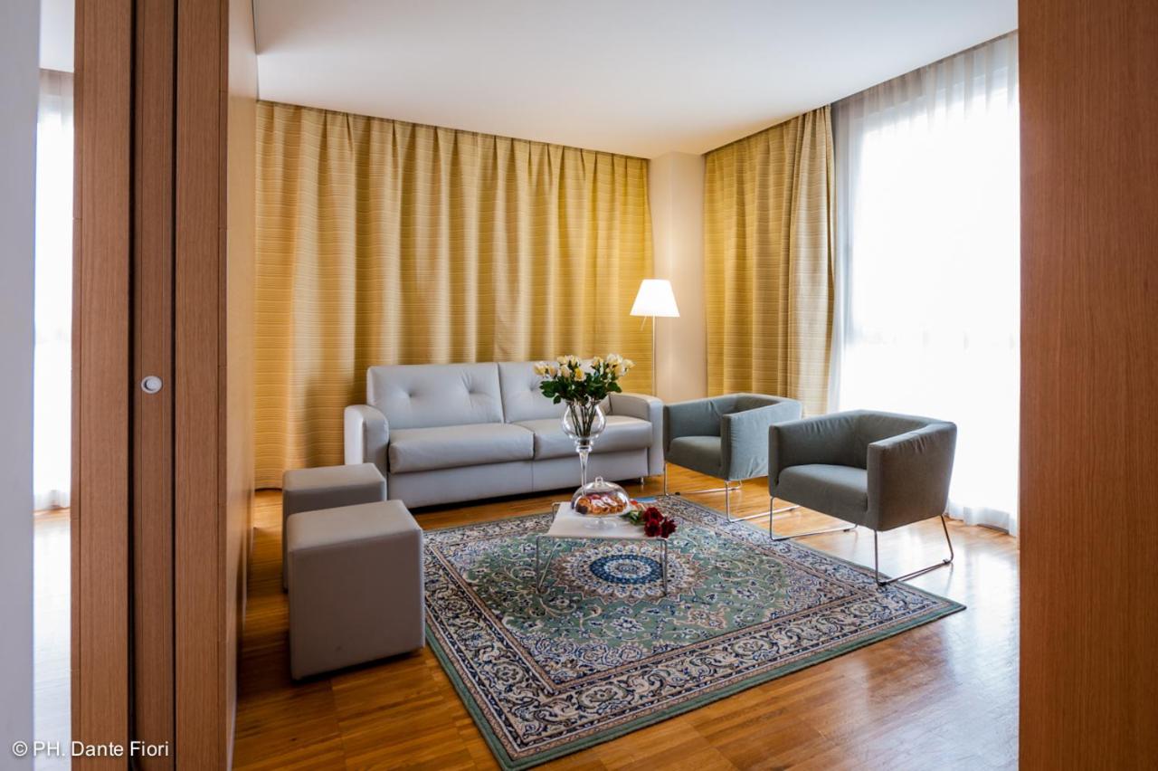 Suite - Photo 2