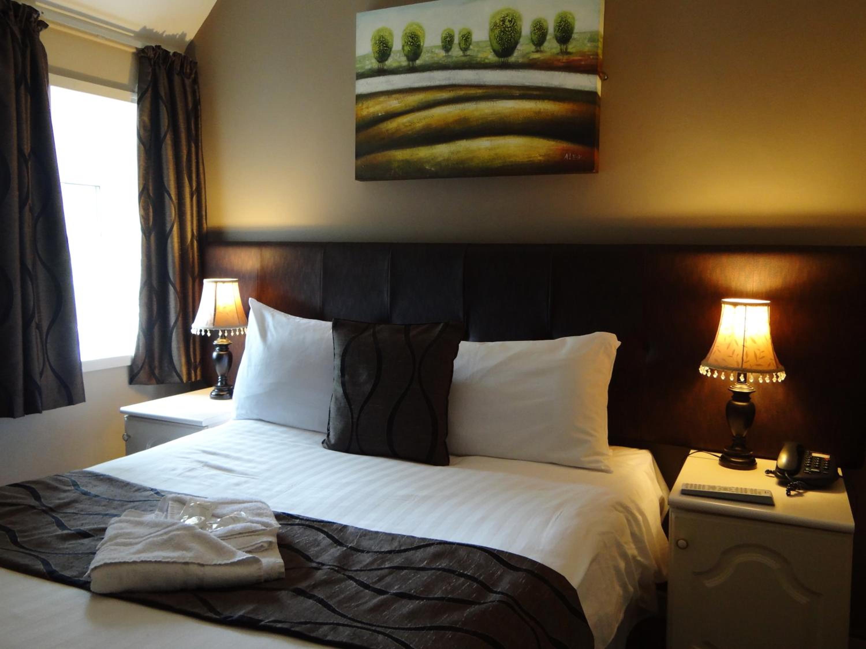 Standard Double Room - Photo 8