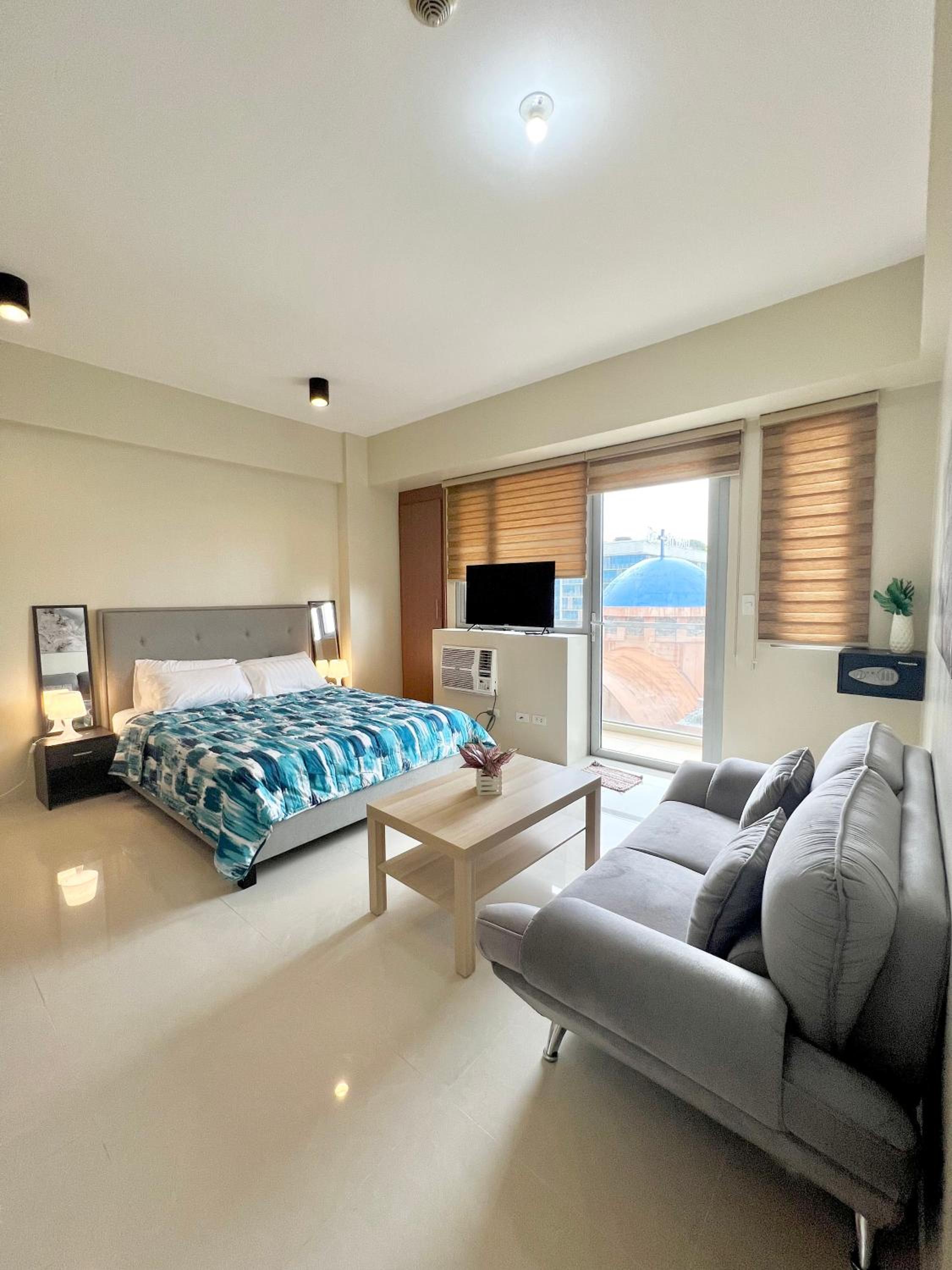 Deluxe Queen Suite - Photo 15