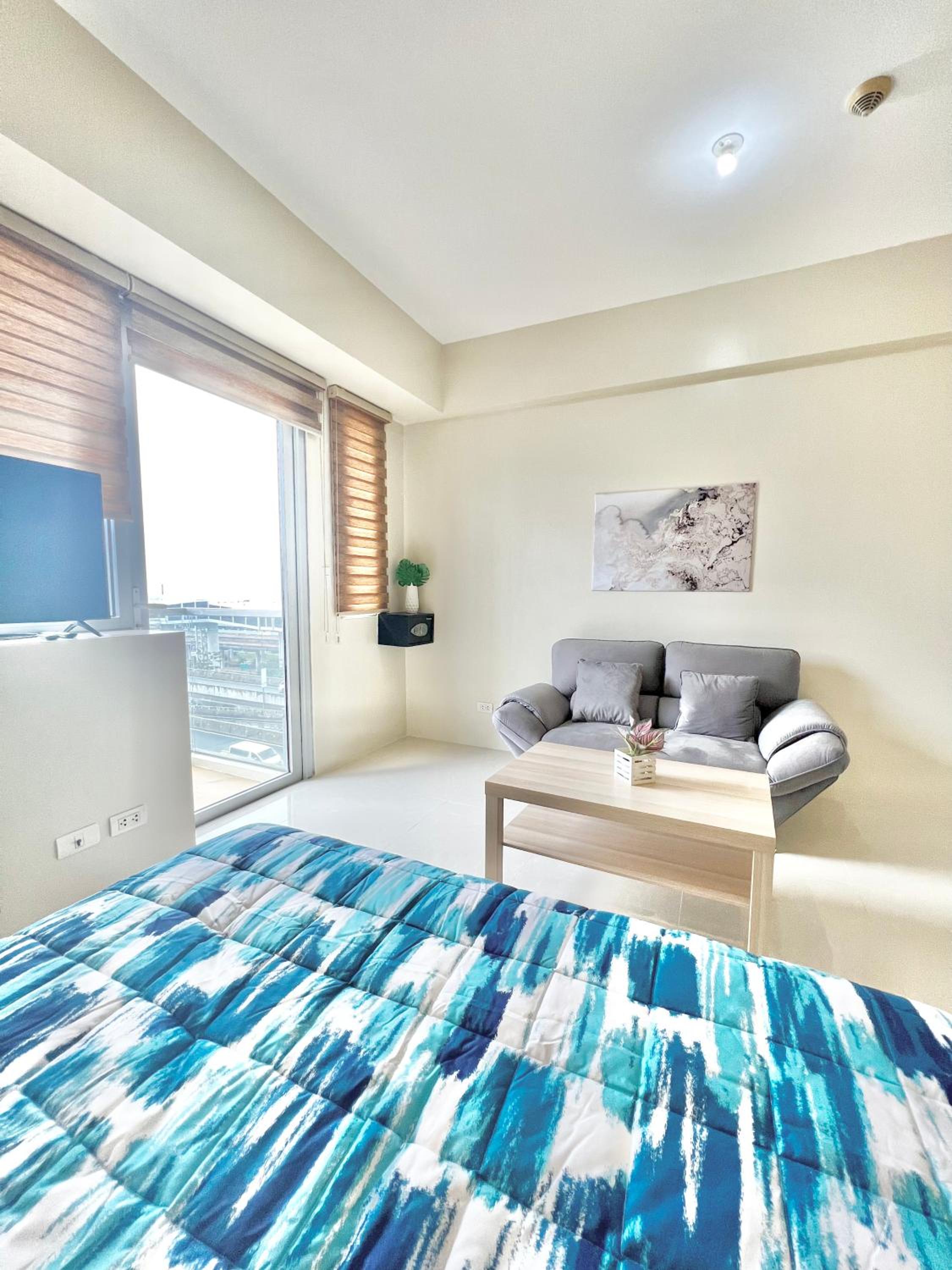 Deluxe Queen Suite - Photo 9
