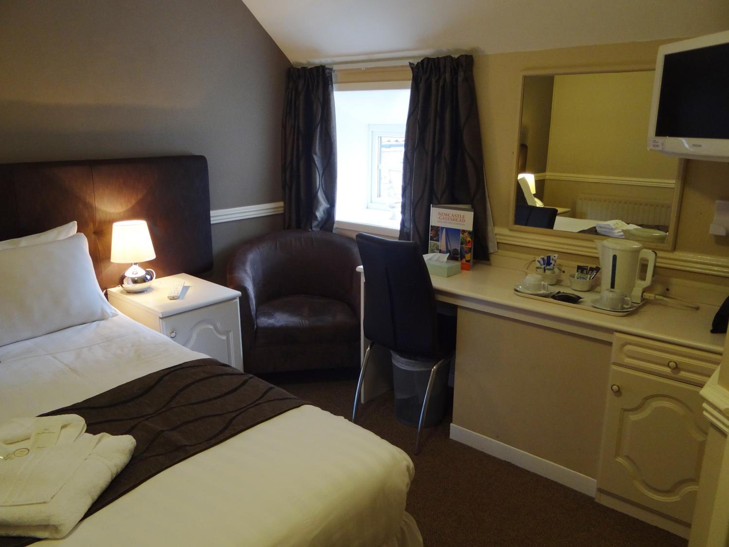 Standard Double Room - Photo 9
