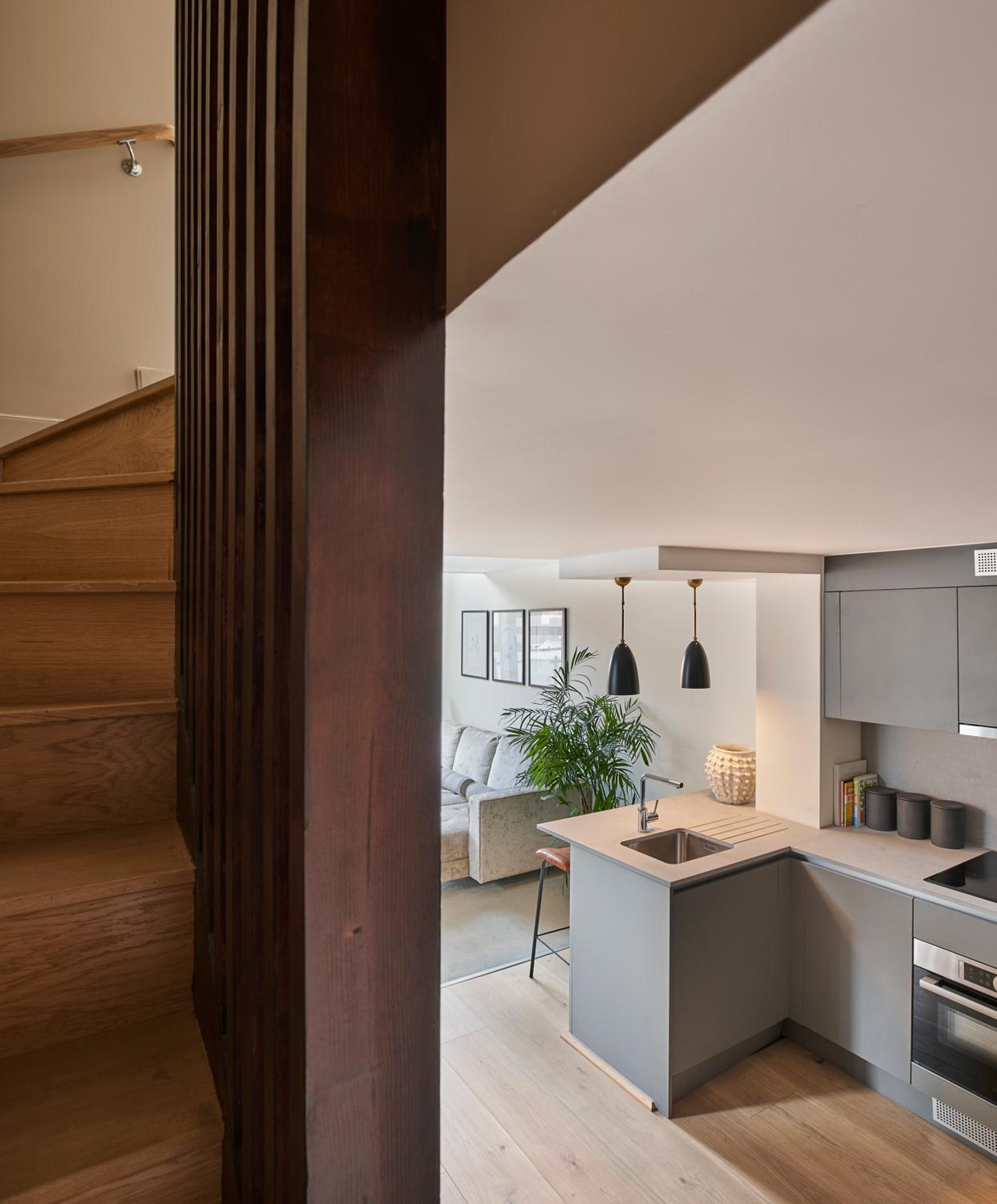 Apartment - Split Level - Photo 2
