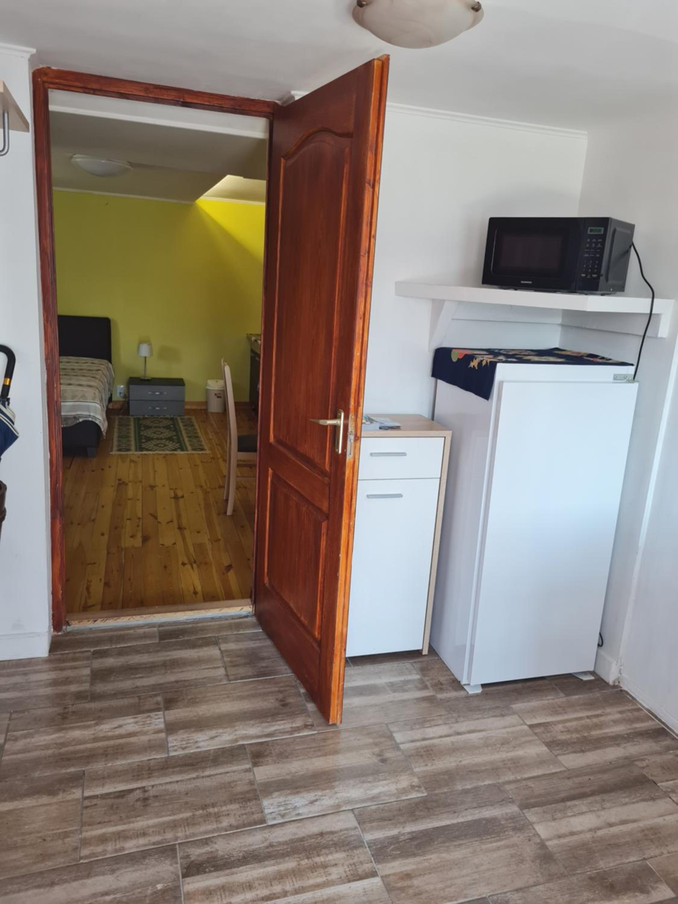 One-Bedroom Apartment - Photo 4