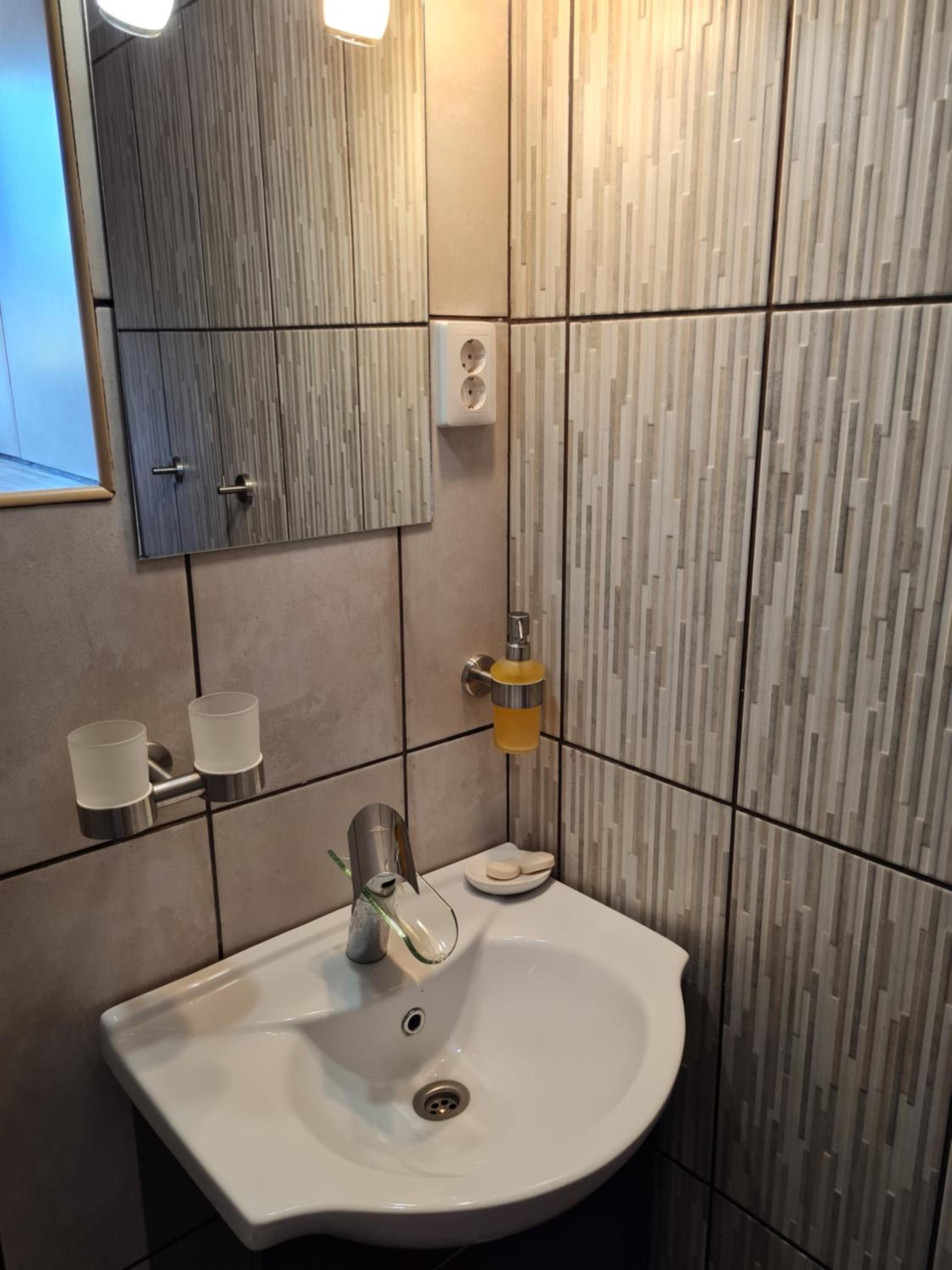 One-Bedroom Apartment - Photo 6