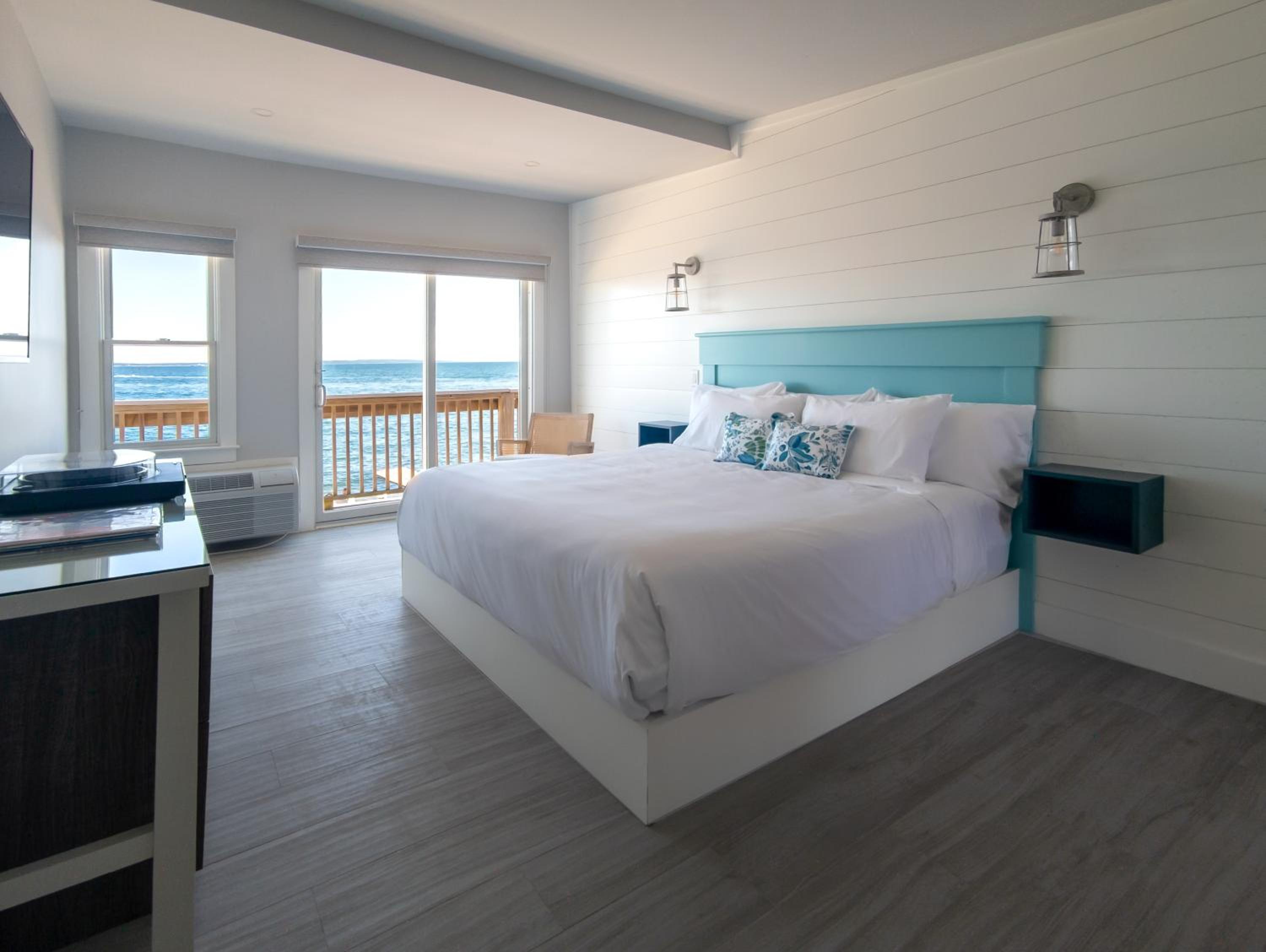 Deluxe King Room - Photo 3