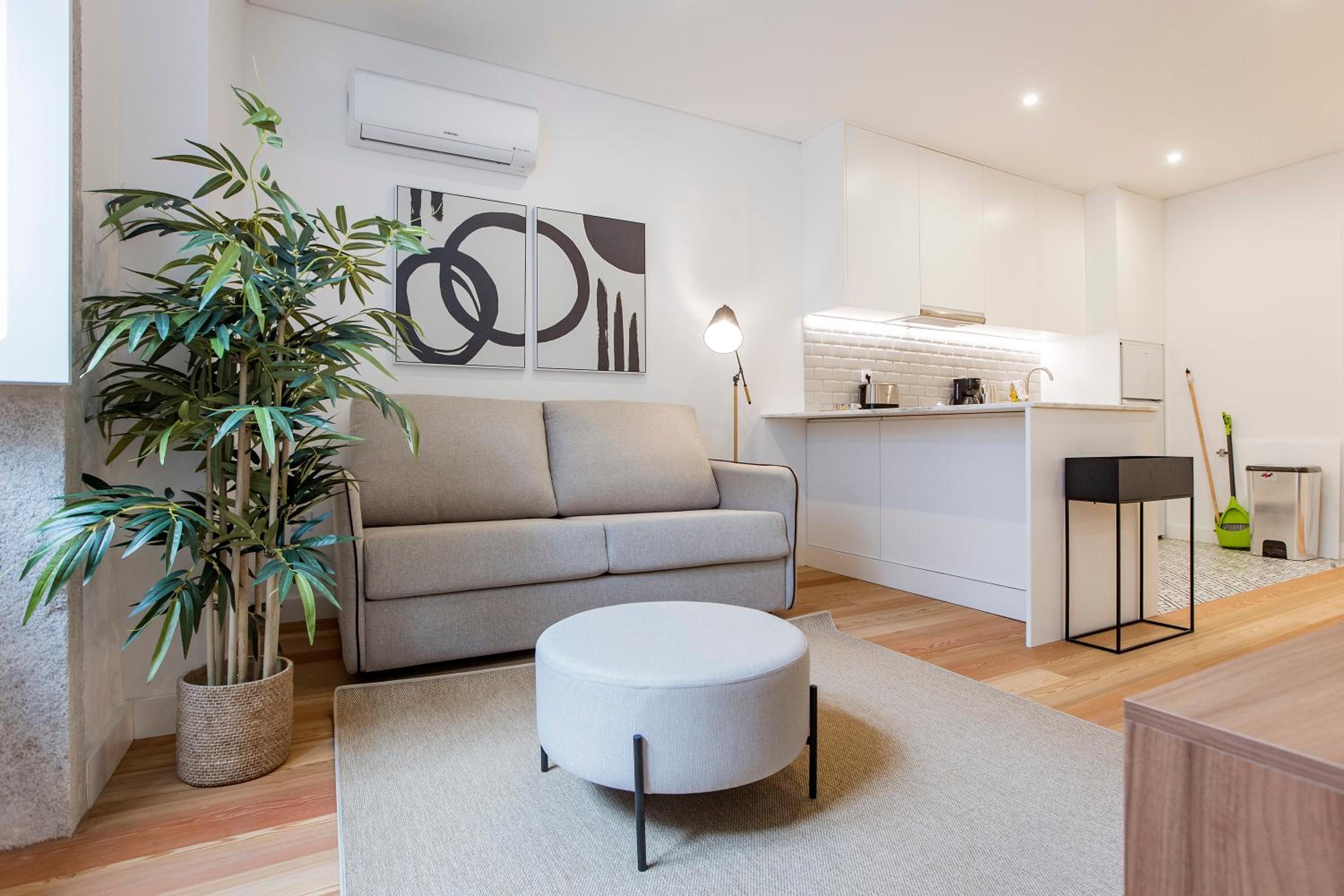 One-Bedroom Apartment - Photo 1