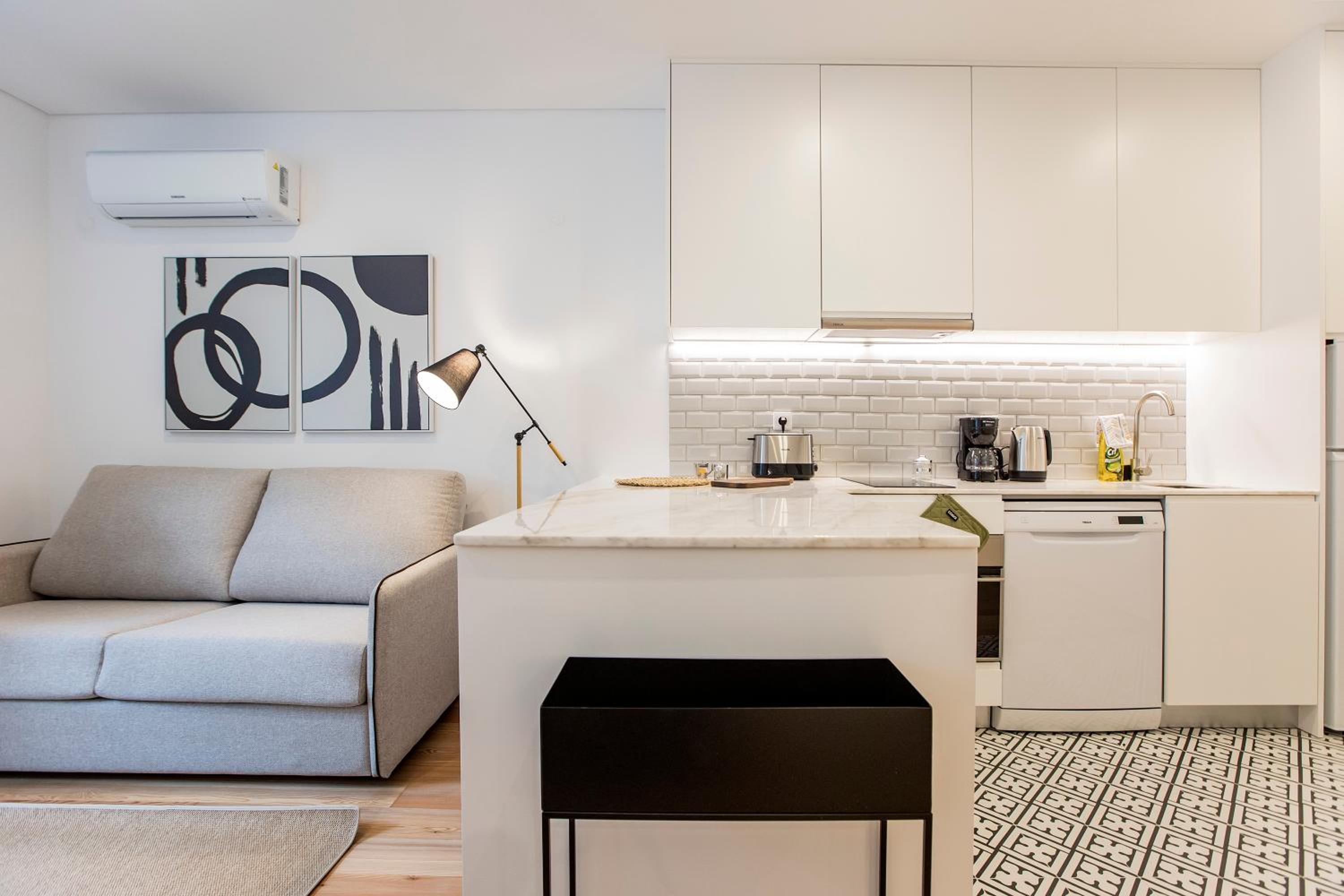 One-Bedroom Apartment - Photo 4