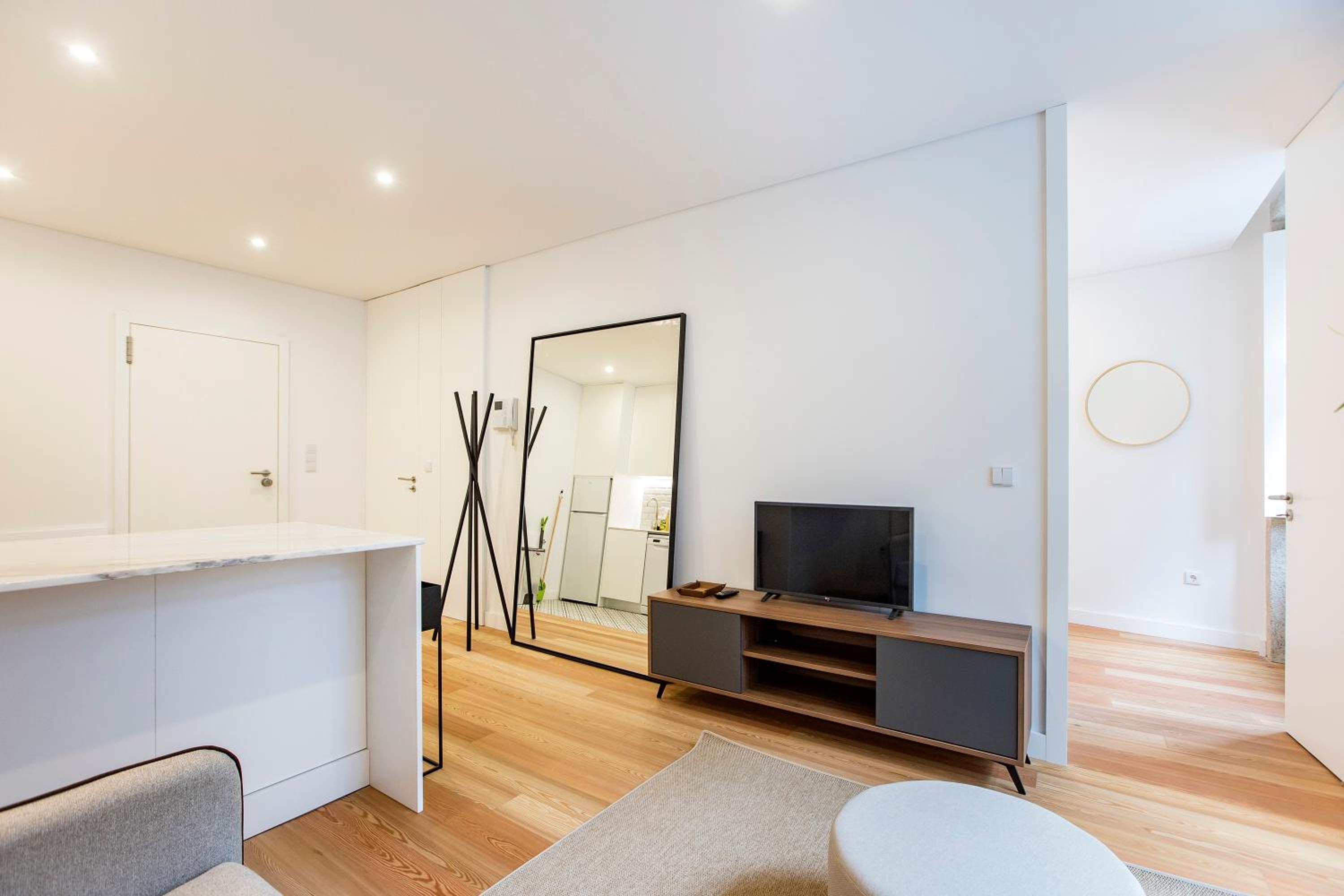 One-Bedroom Apartment - Photo 3