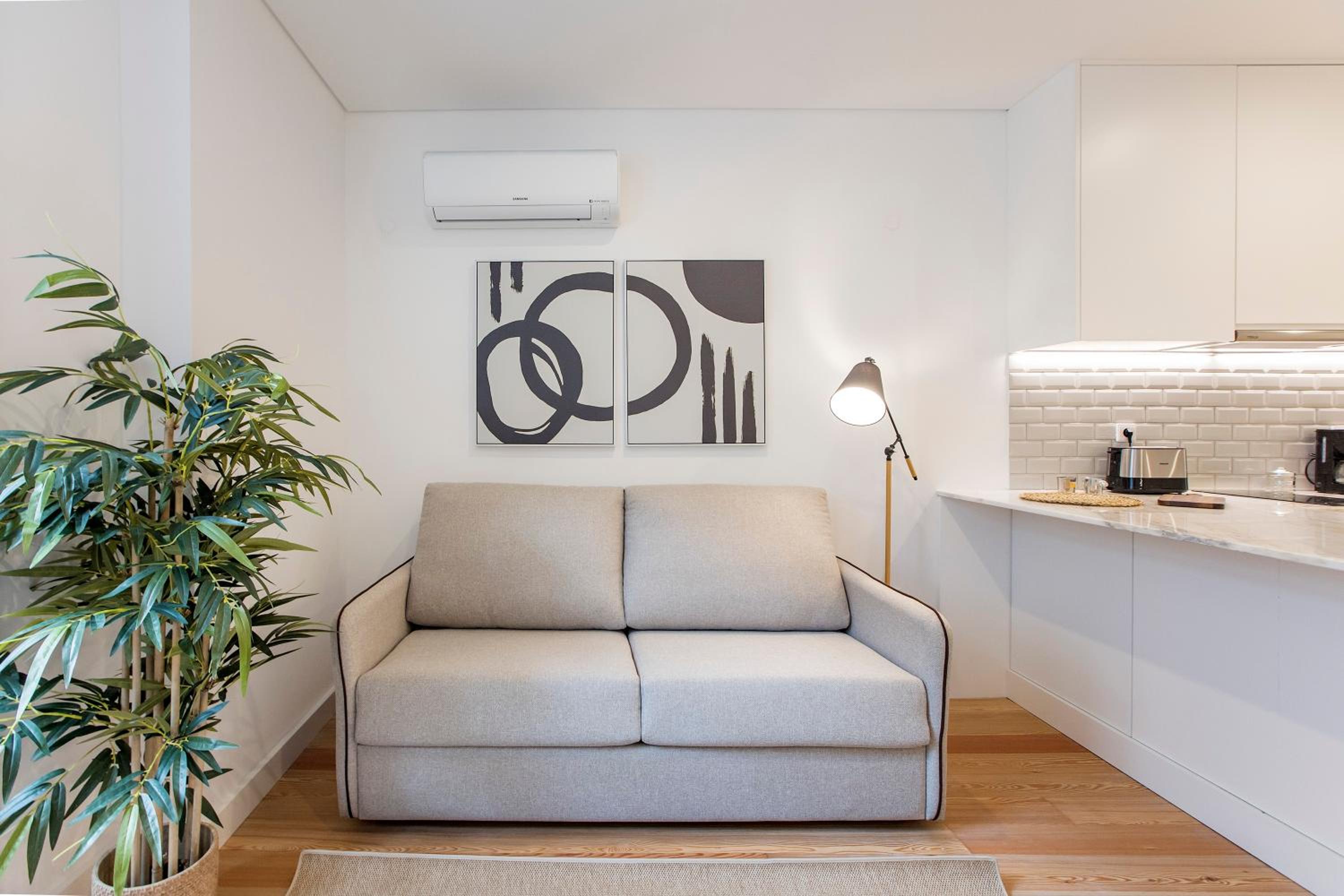 One-Bedroom Apartment - Photo 11