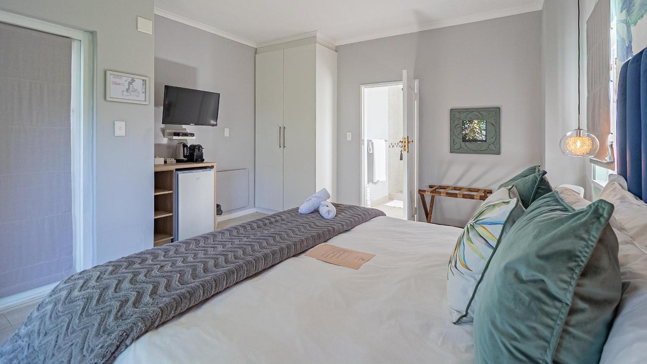 Deluxe King Room photo 2