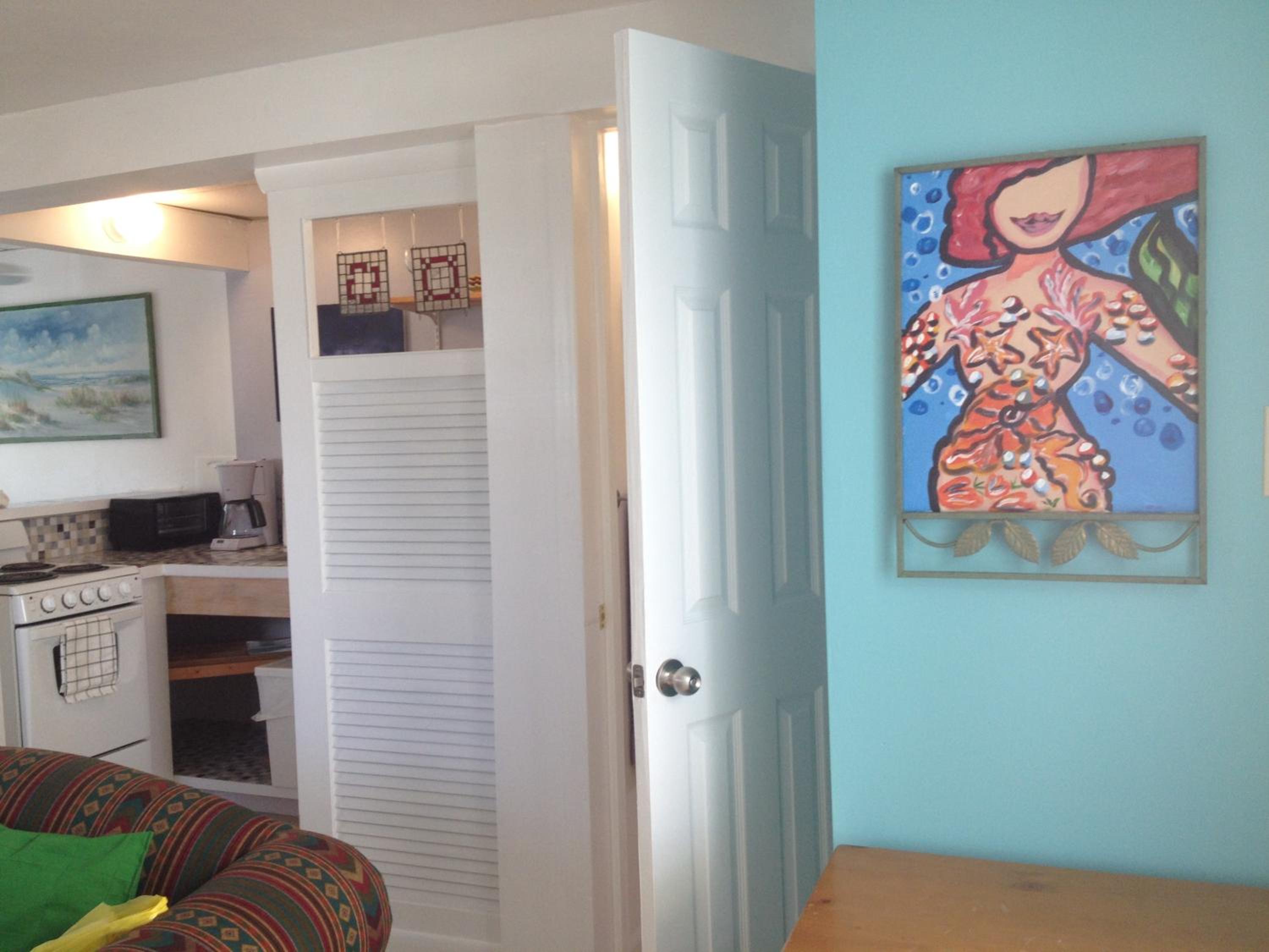 One-Bedroom Apartment photo 1