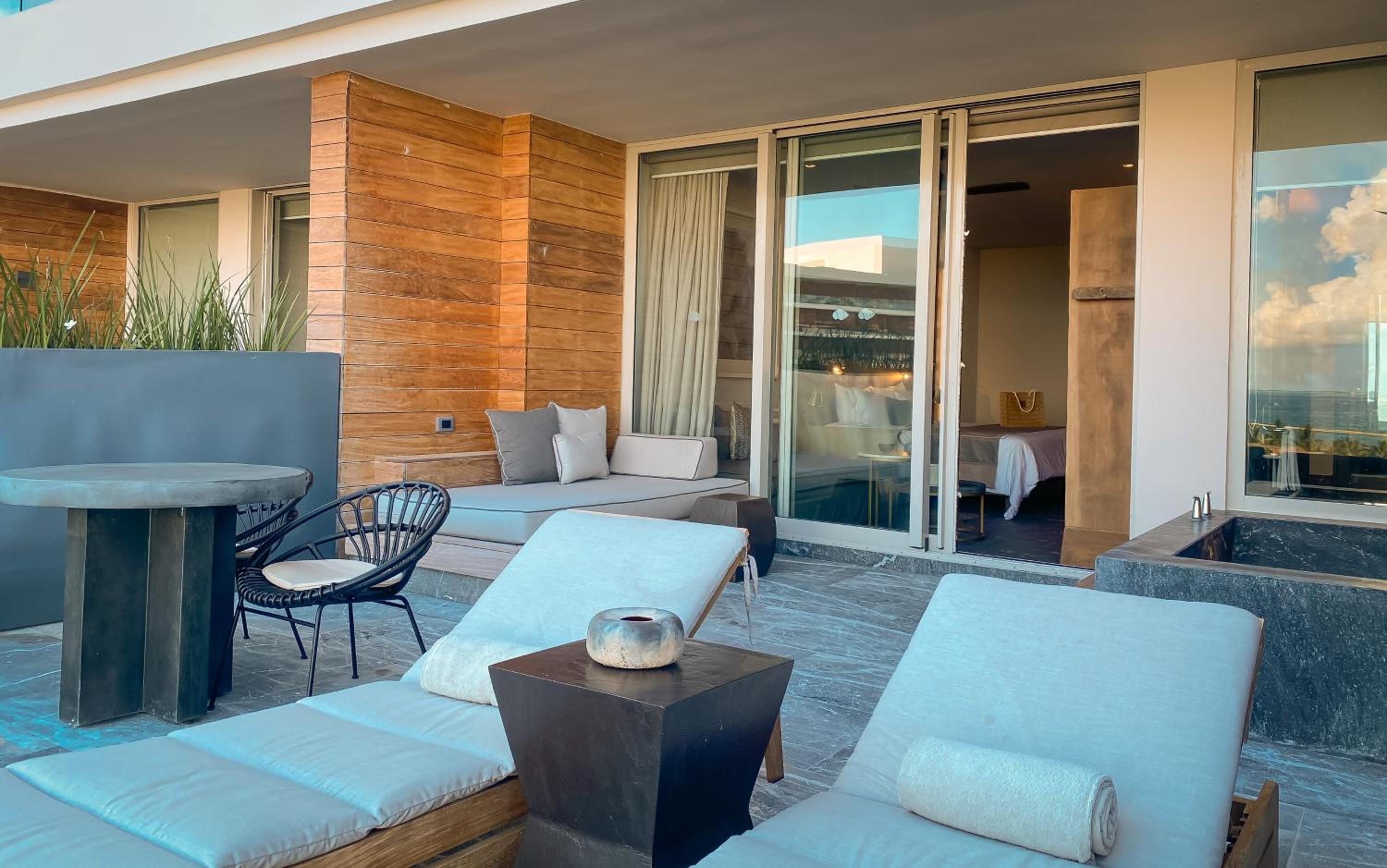 Preferred Club Superior Junior Suite King Ocean View - Photo 4