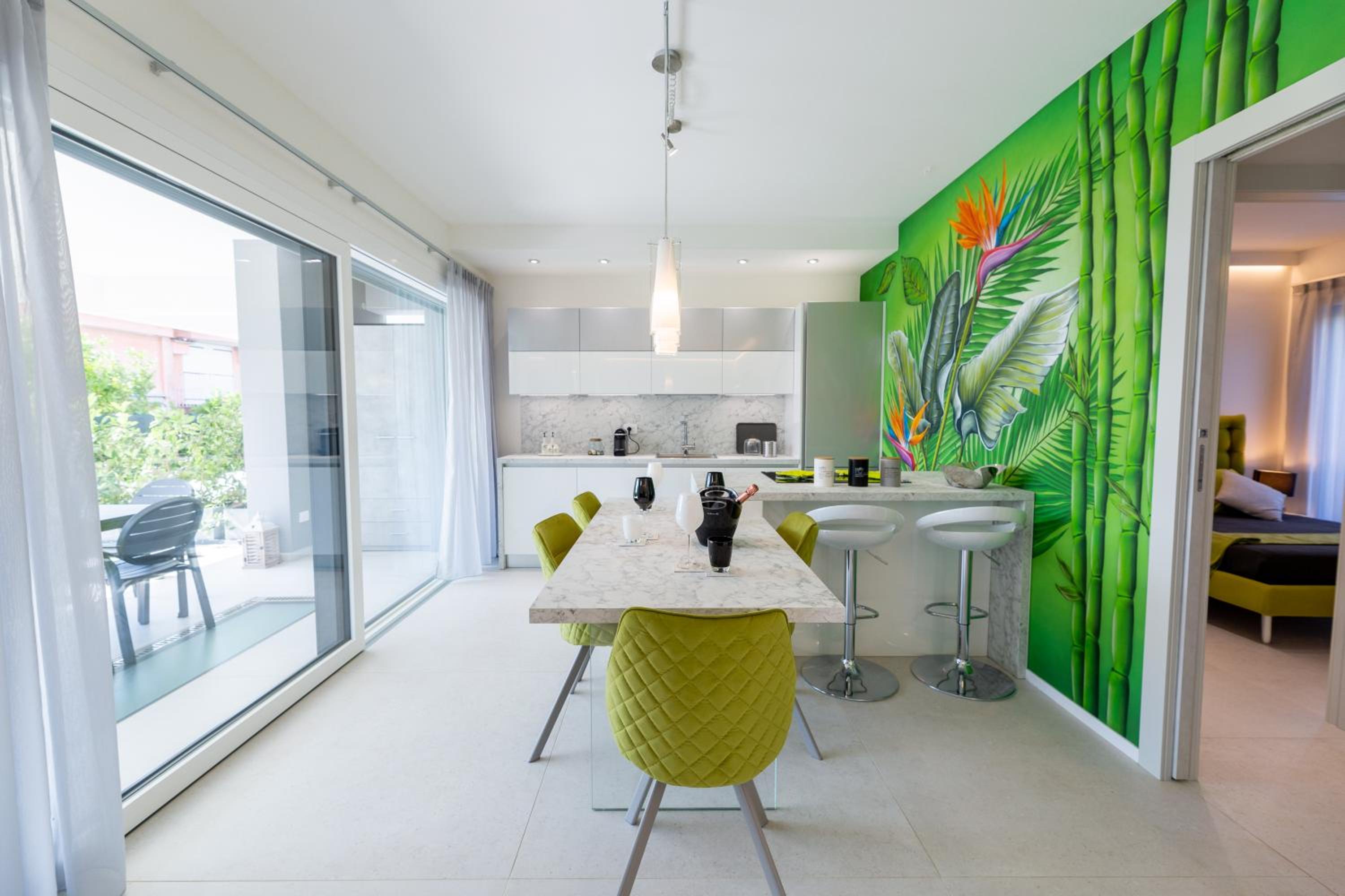 Deluxe Two-Bedroom Apartment with Garden View photo 3