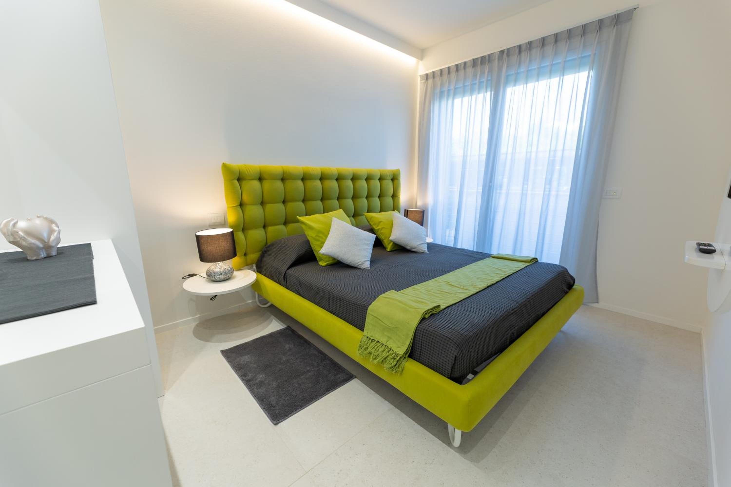 Deluxe Two-Bedroom Apartment with Garden View photo 1