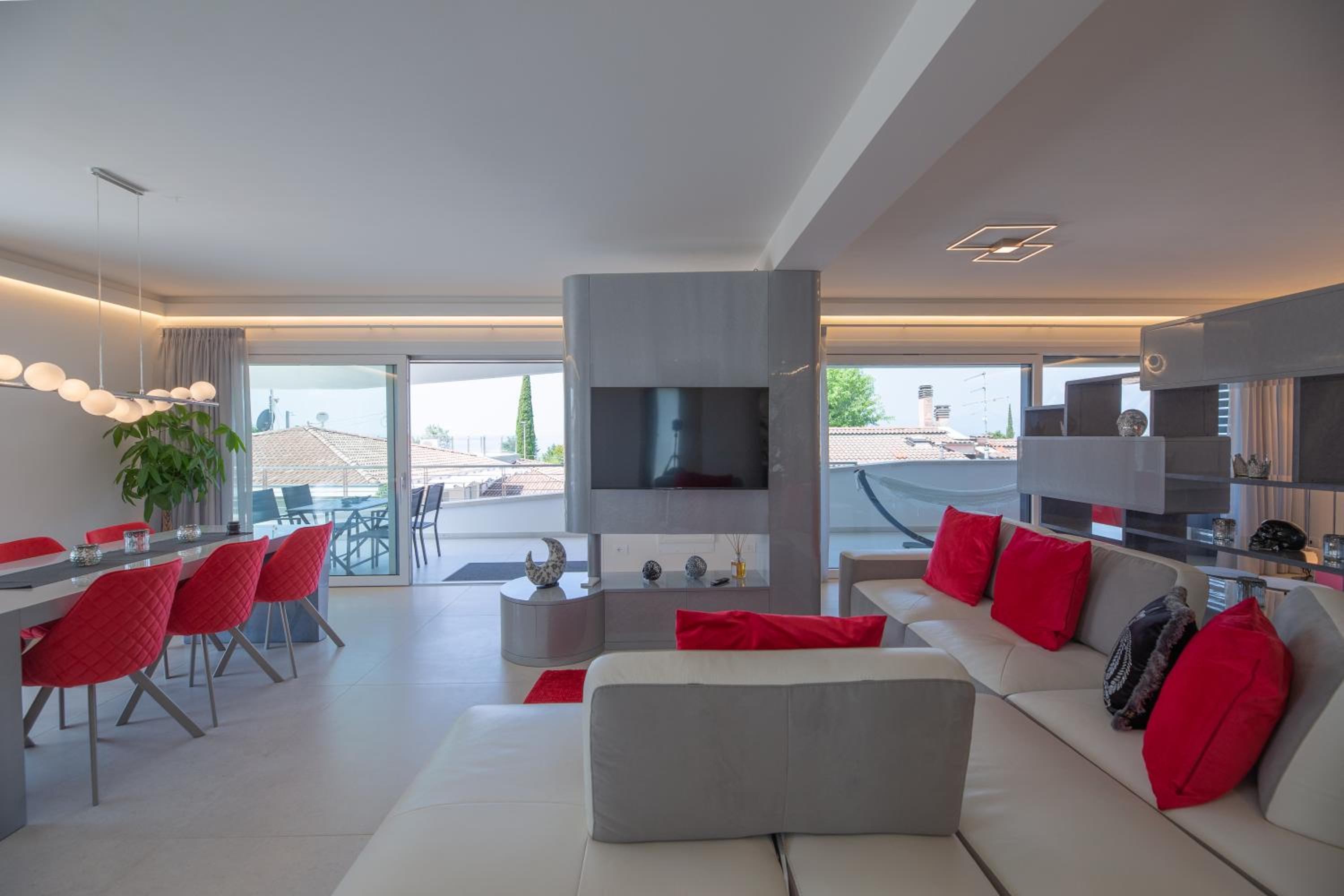 Apartment with View and Balcony photo 2