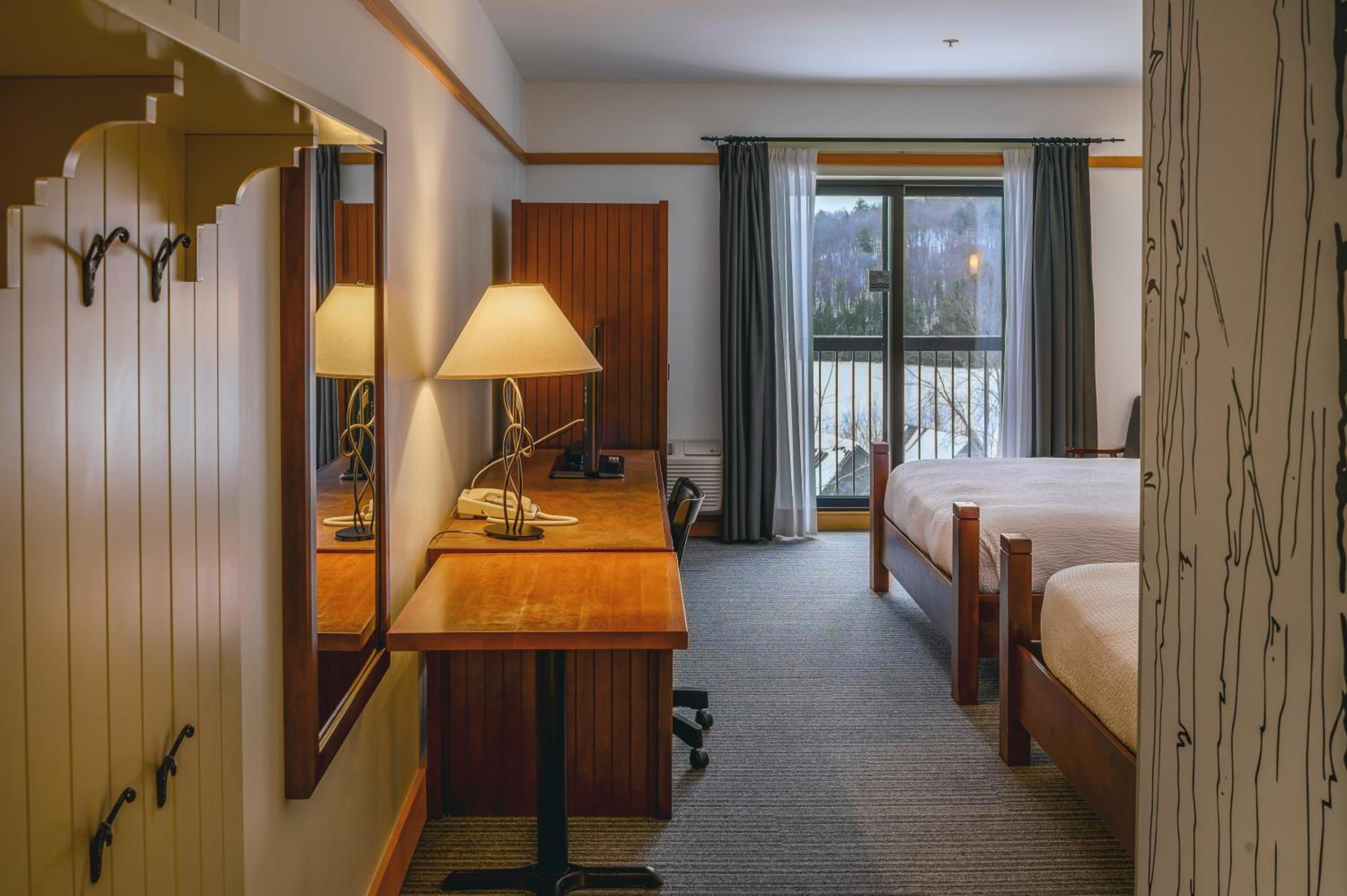 Superior 2 Queen Beds Room with Lake View and Terrace photo 3