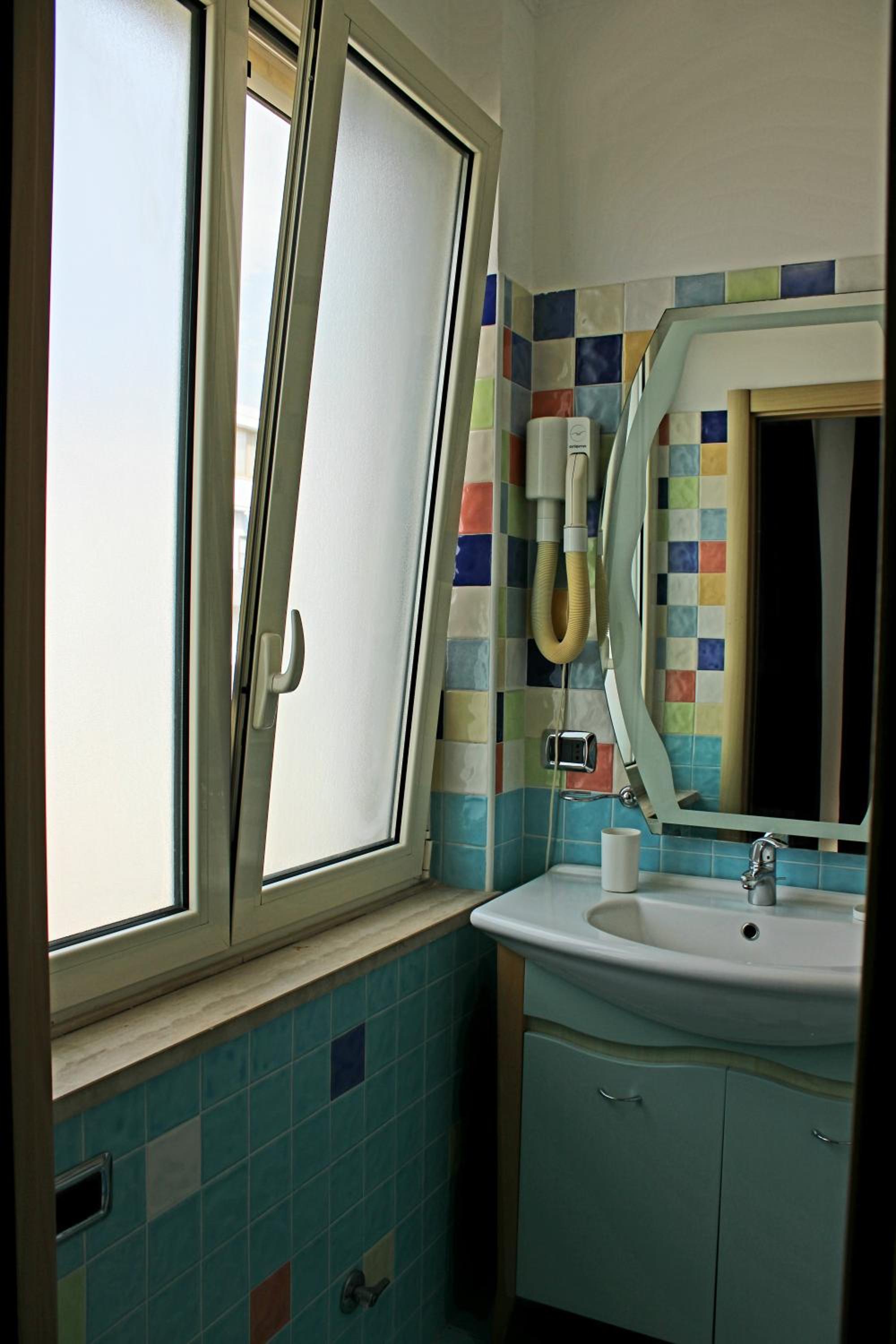 Deluxe Double Room with Balcony and Sea View - Photo 5
