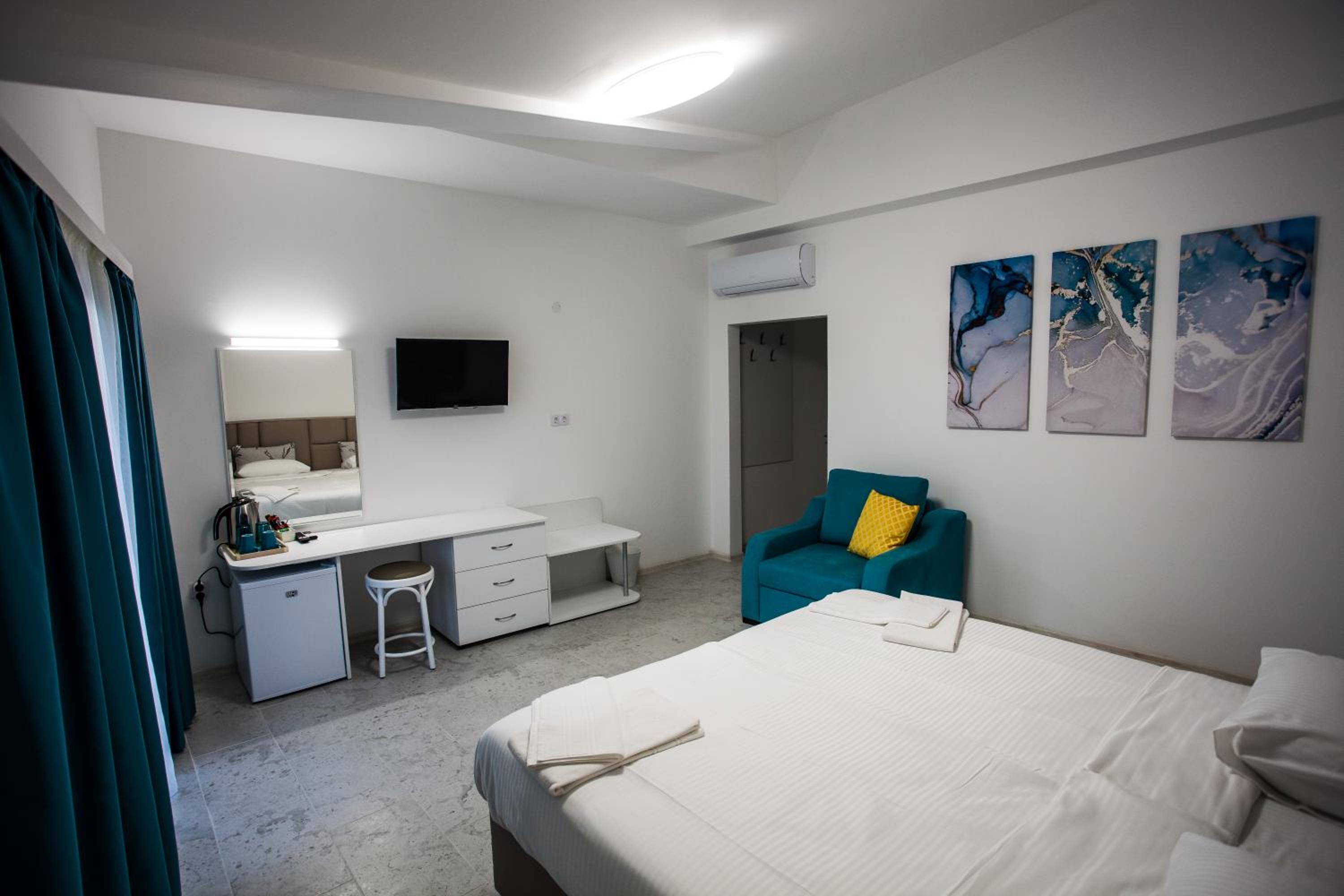 Deluxe Double or Twin Room with Sea View photo 2