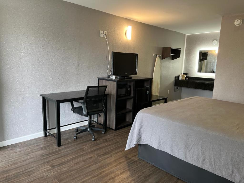 Standard King Room photo 1