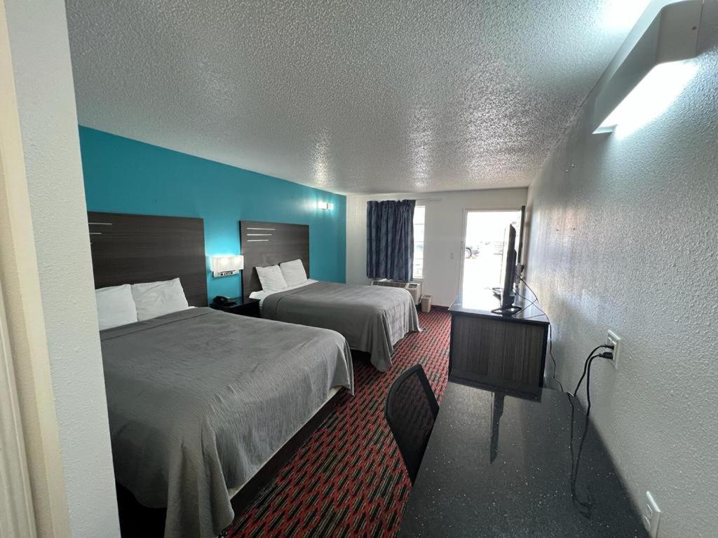 Double Room with Two Double Beds- Non Smoking - Photo 3