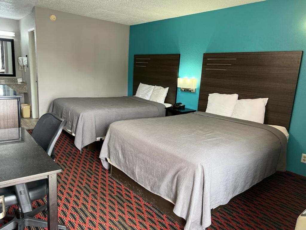 Double Room with Two Double Beds- Non Smoking - Photo 4