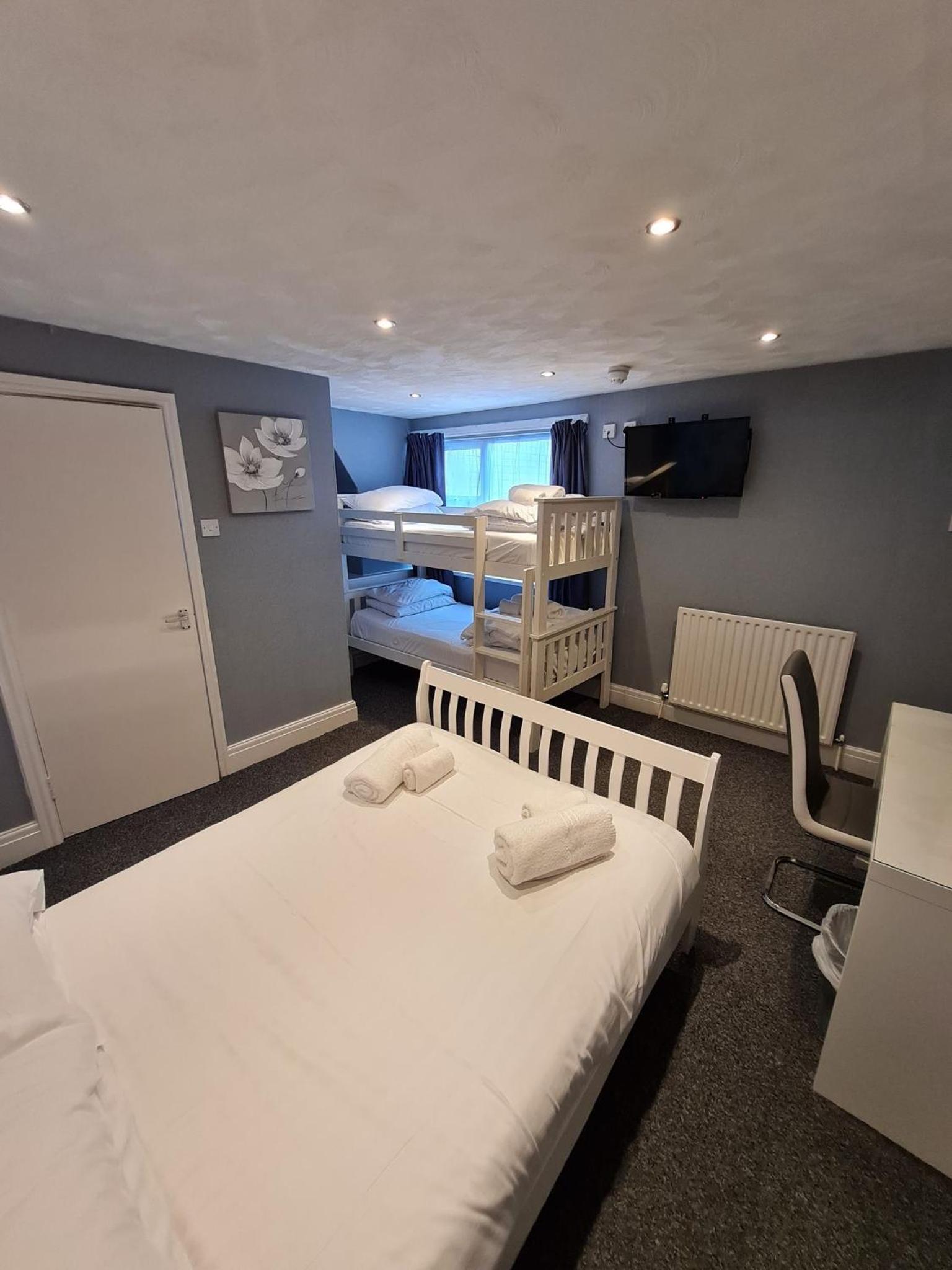 Quadruple Room - Photo 2