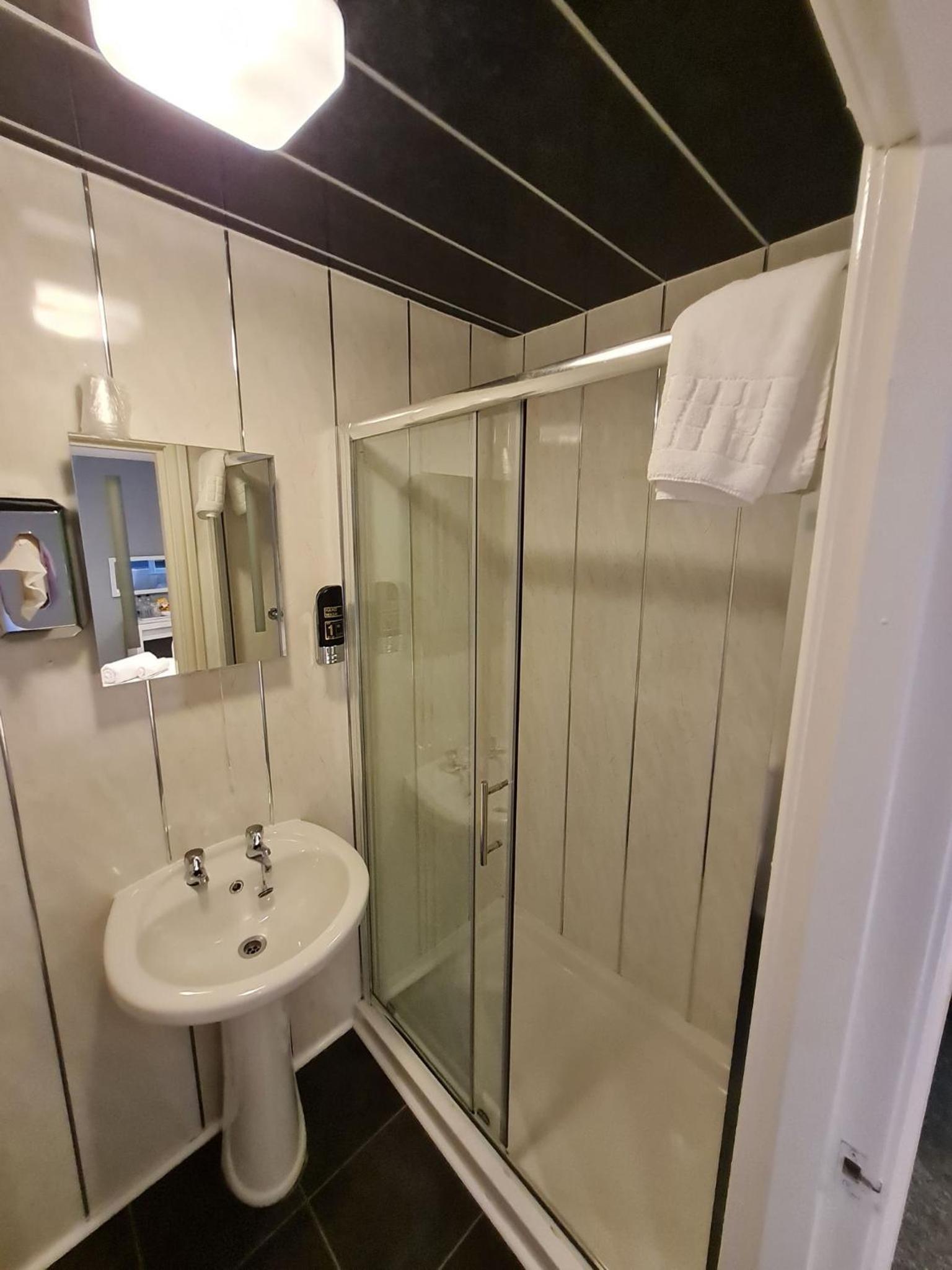 Quadruple Room - Photo 5