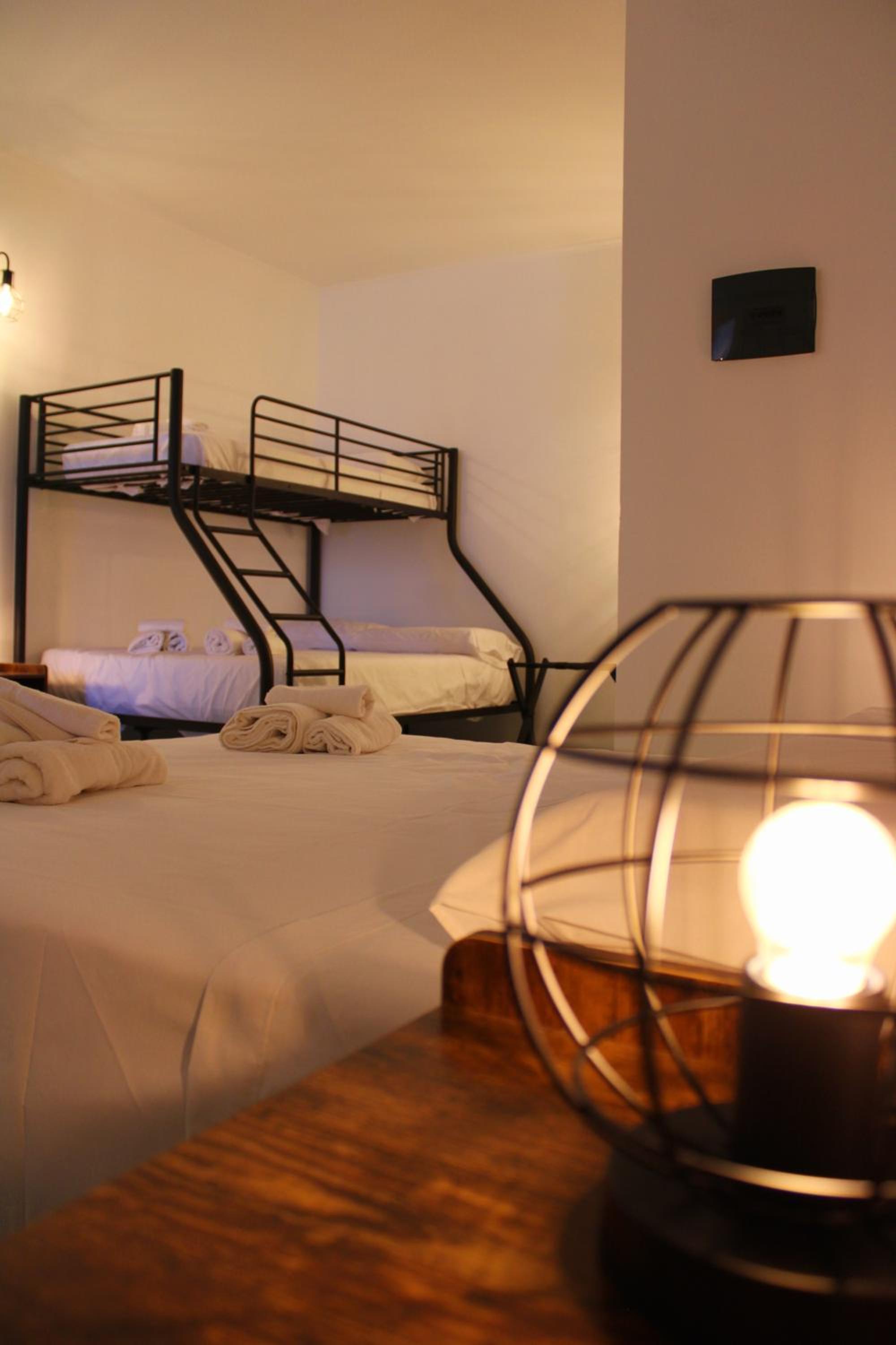 Quadruple Room with Sea View - Photo 6