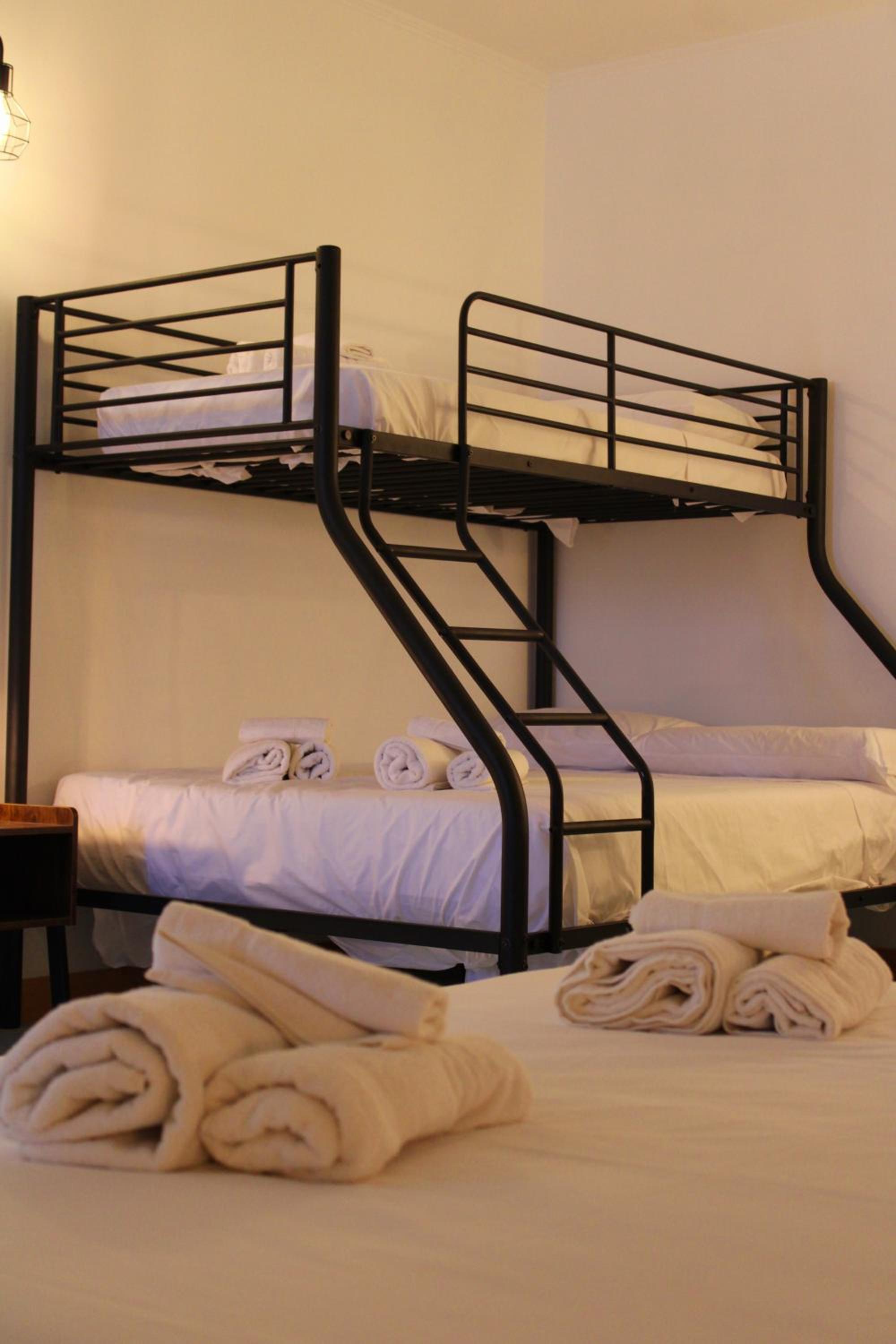 Quadruple Room with Sea View - Photo 7