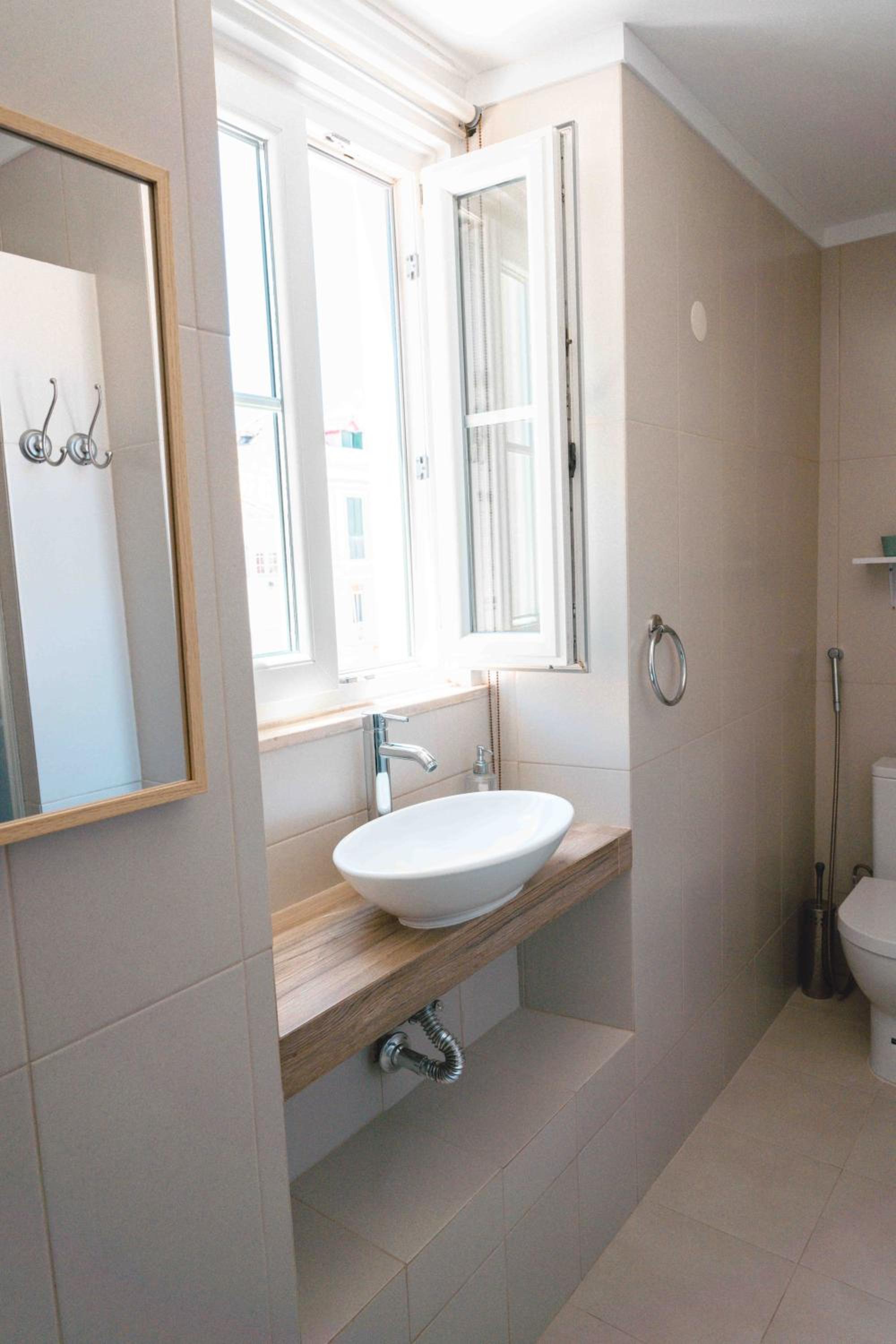 Family Room with Private Bathroom photo 2