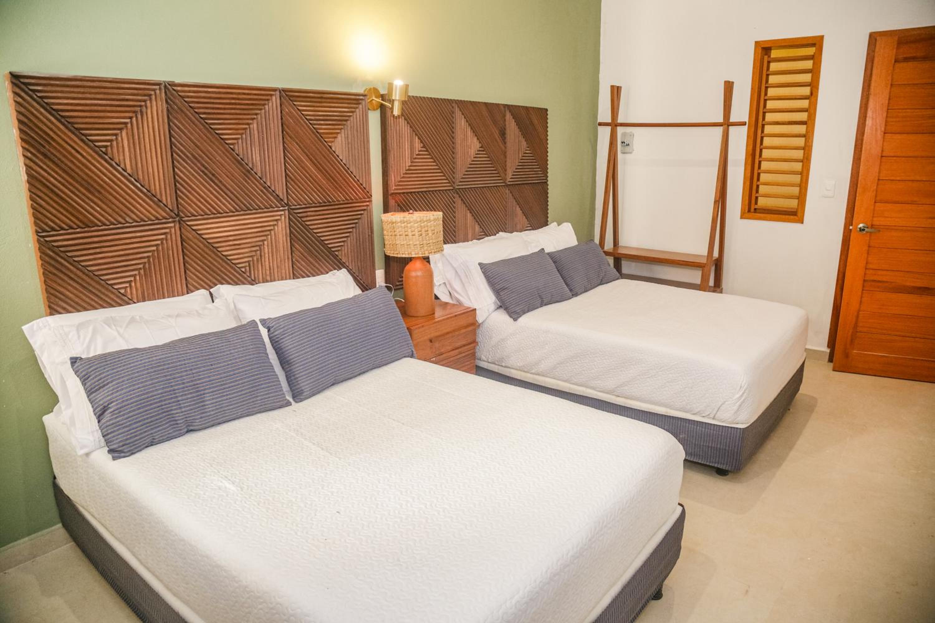 Standard Twin Room - Photo 6