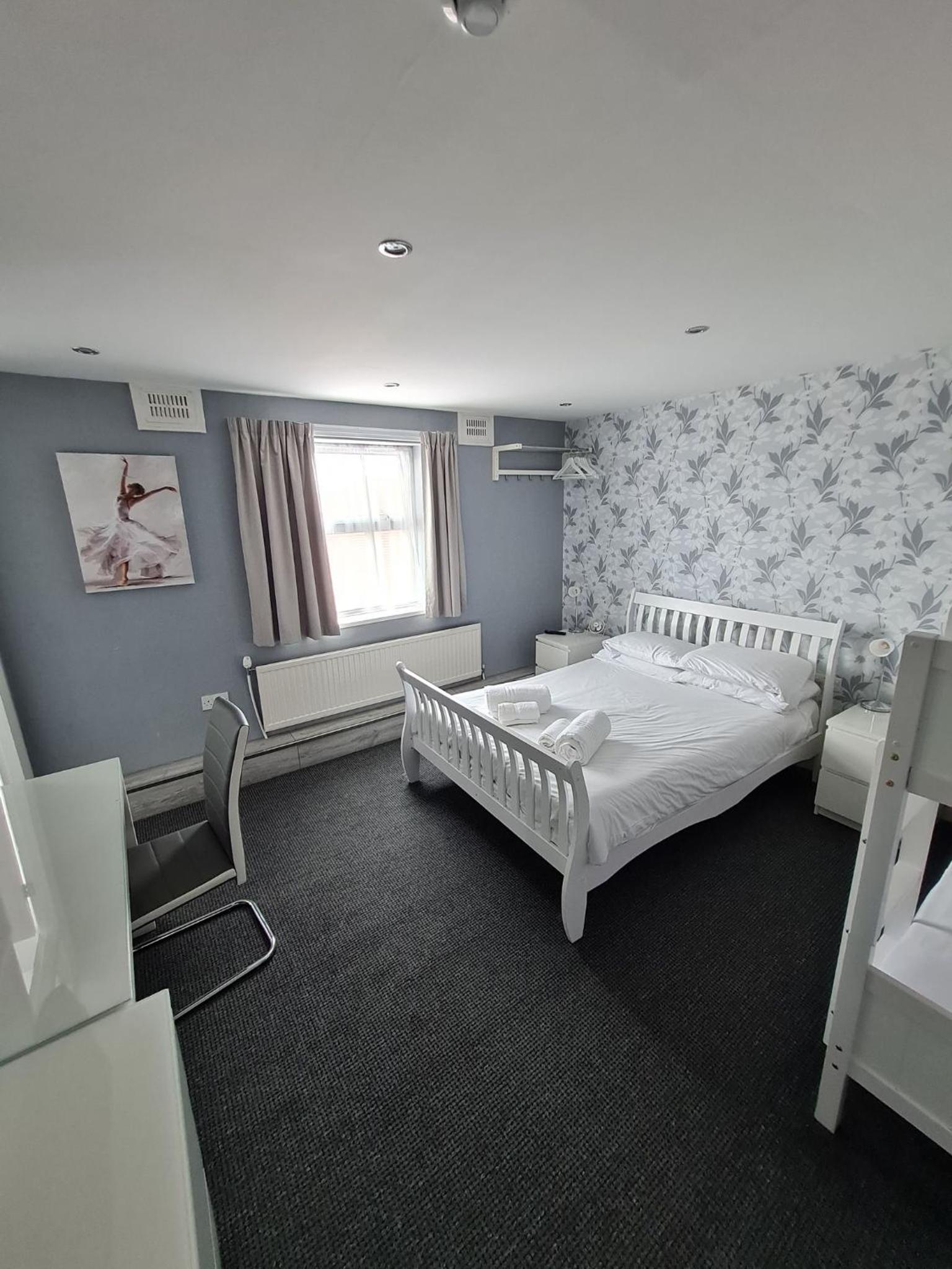 Quadruple Room - Photo 1
