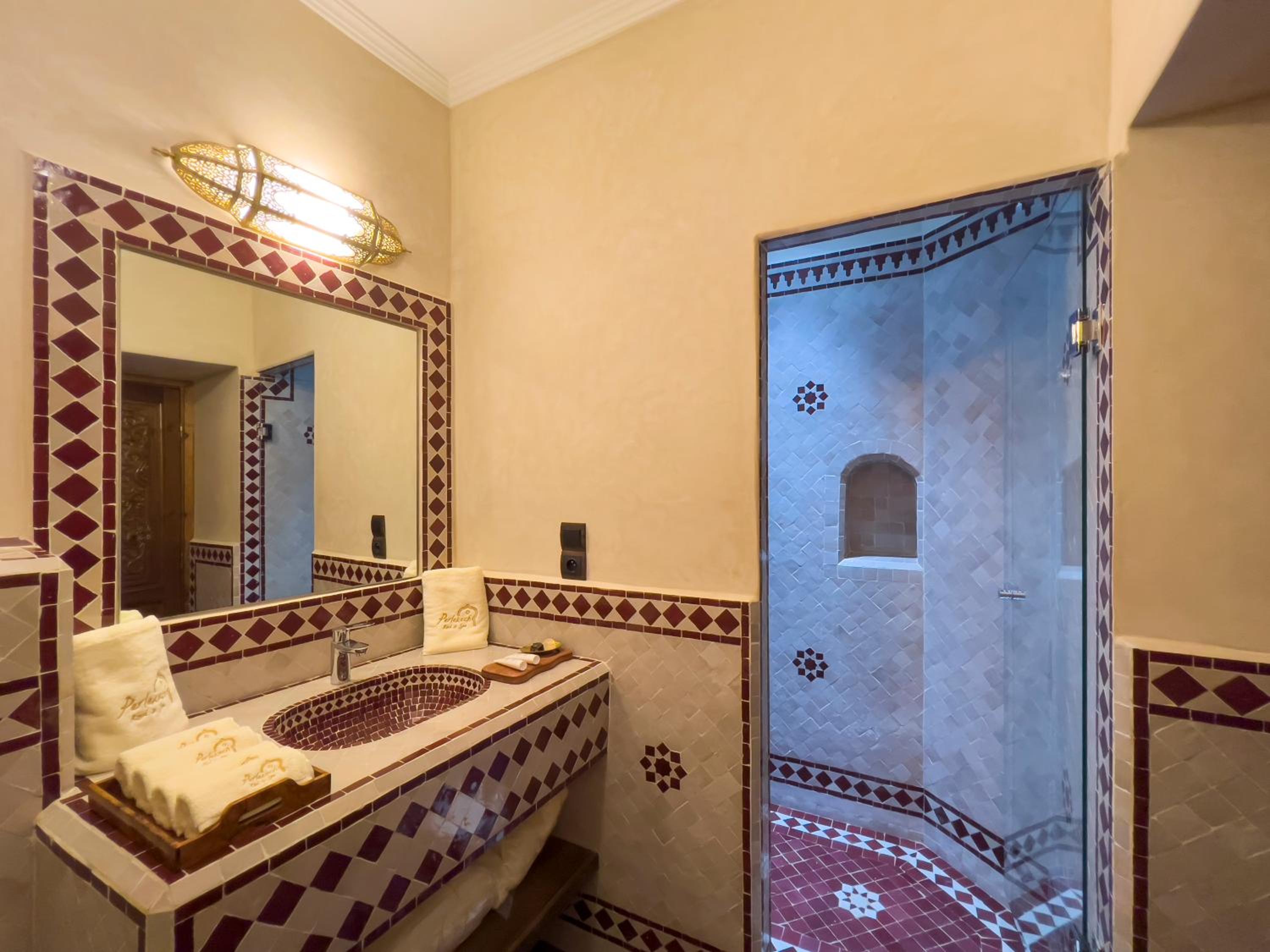 Standard Double Room - Photo 12