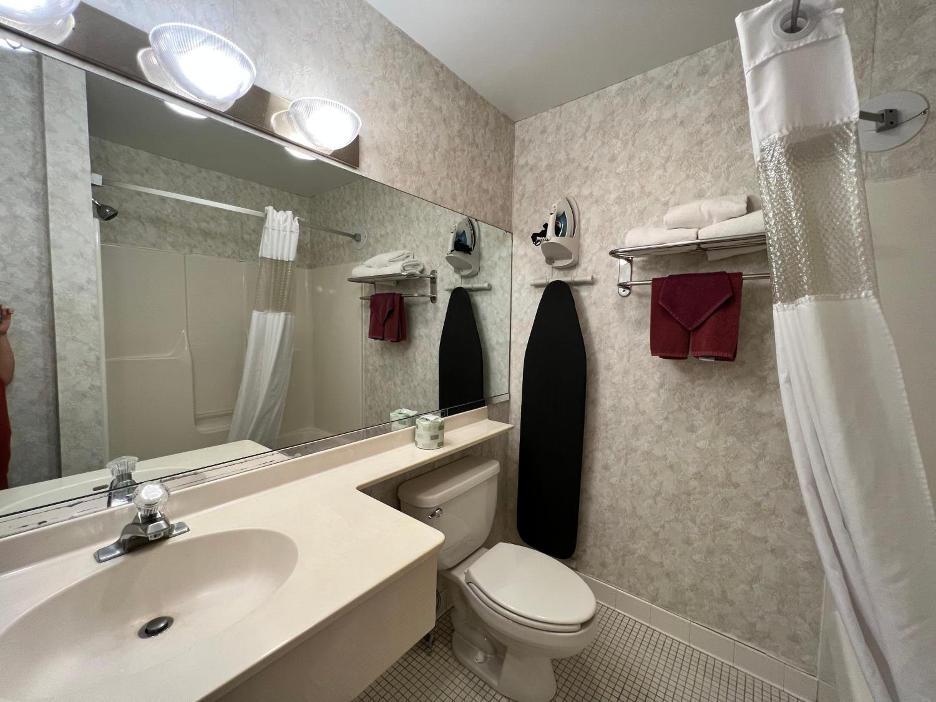 Standard Room with Two Double Beds- No pets allowed - Photo 3