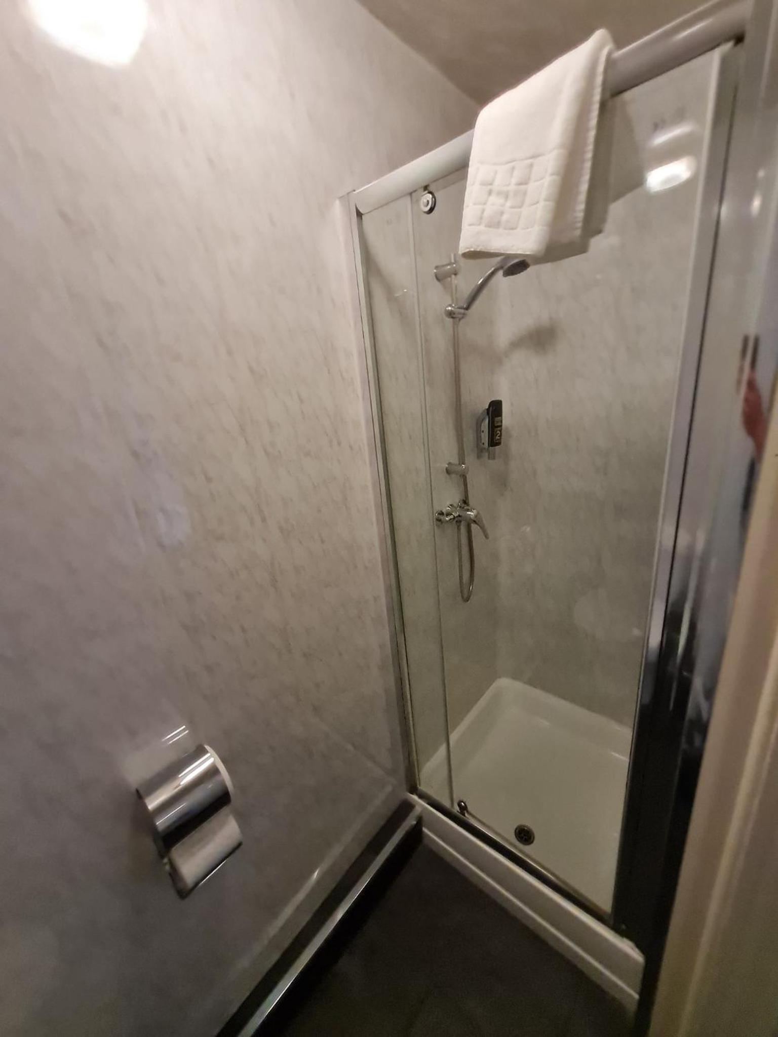 Triple Room - Photo 9