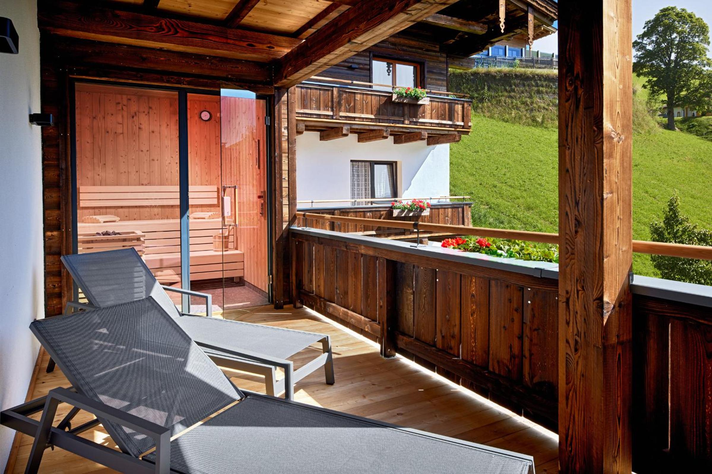 Apartment with Mountain View