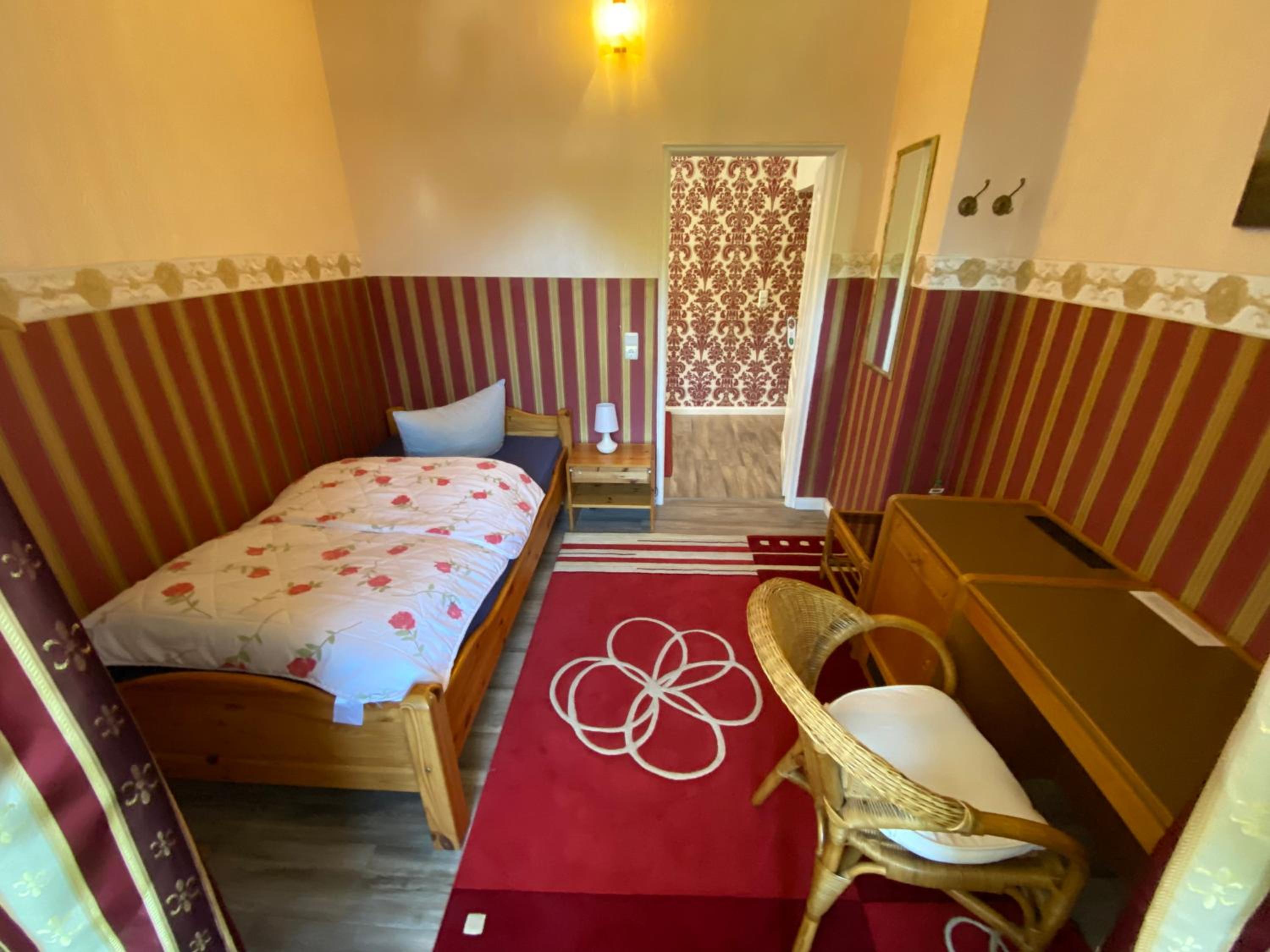 Single Room with Shared Shower and Toilet photo 1