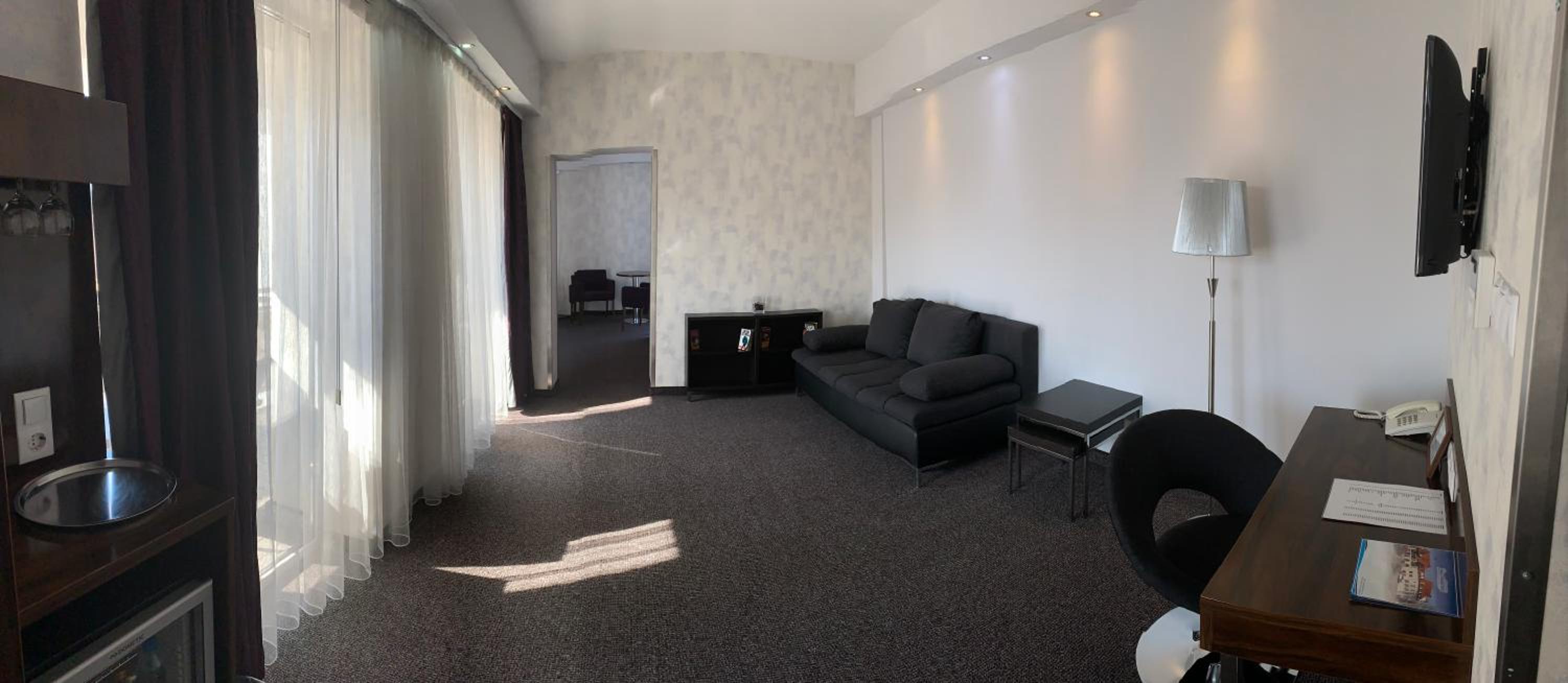 Superior Suite - Photo 2