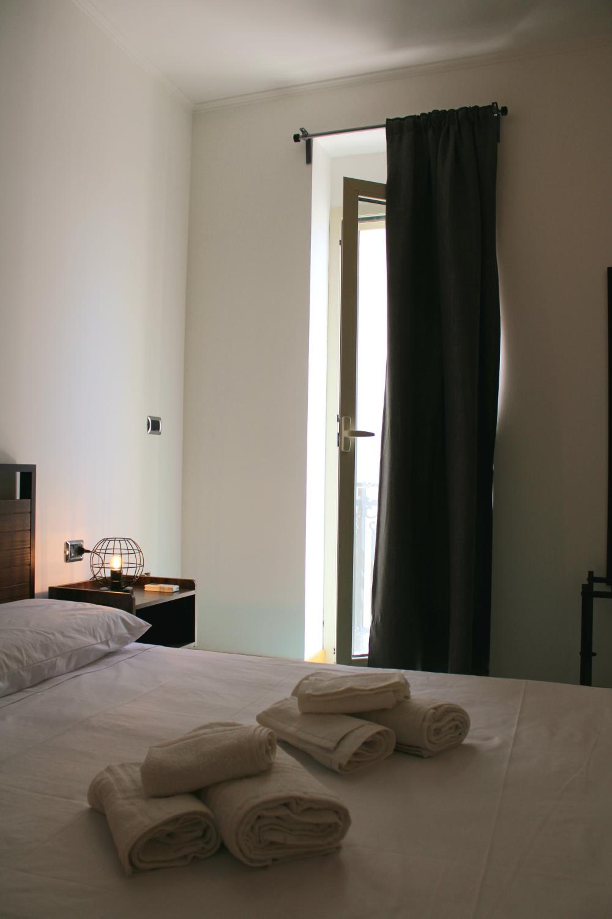 Double Room with Balcony and Sea View - Photo 6