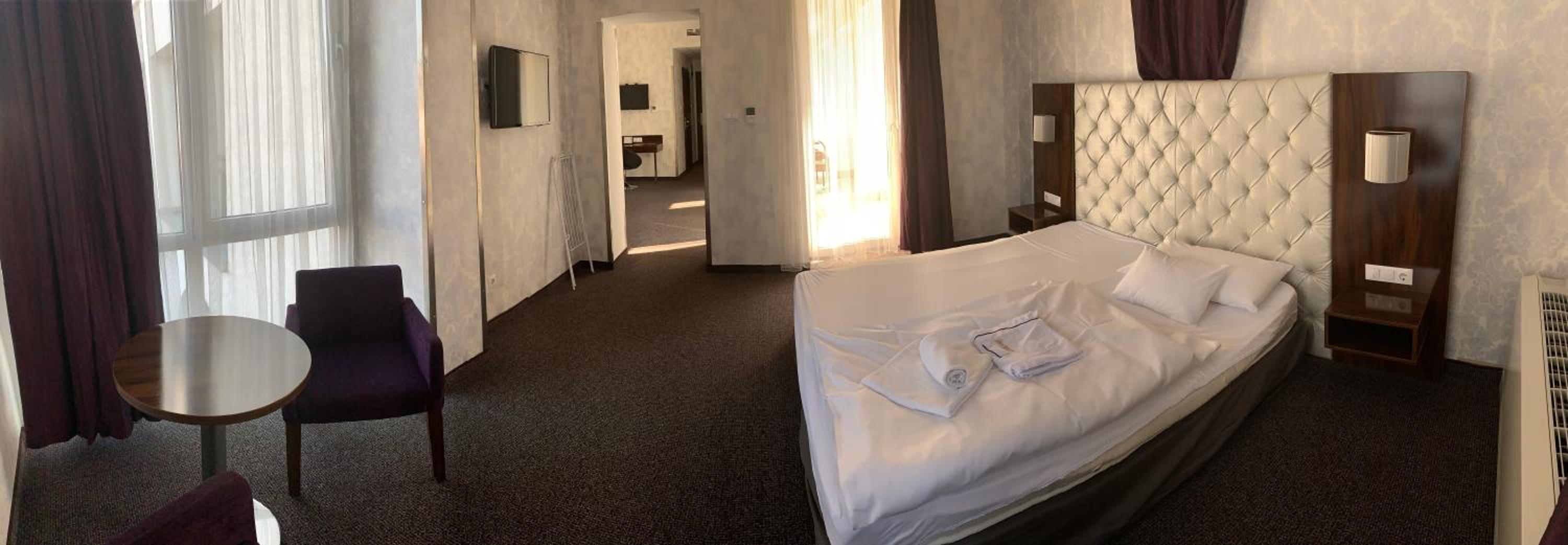 Superior Suite - Photo 9