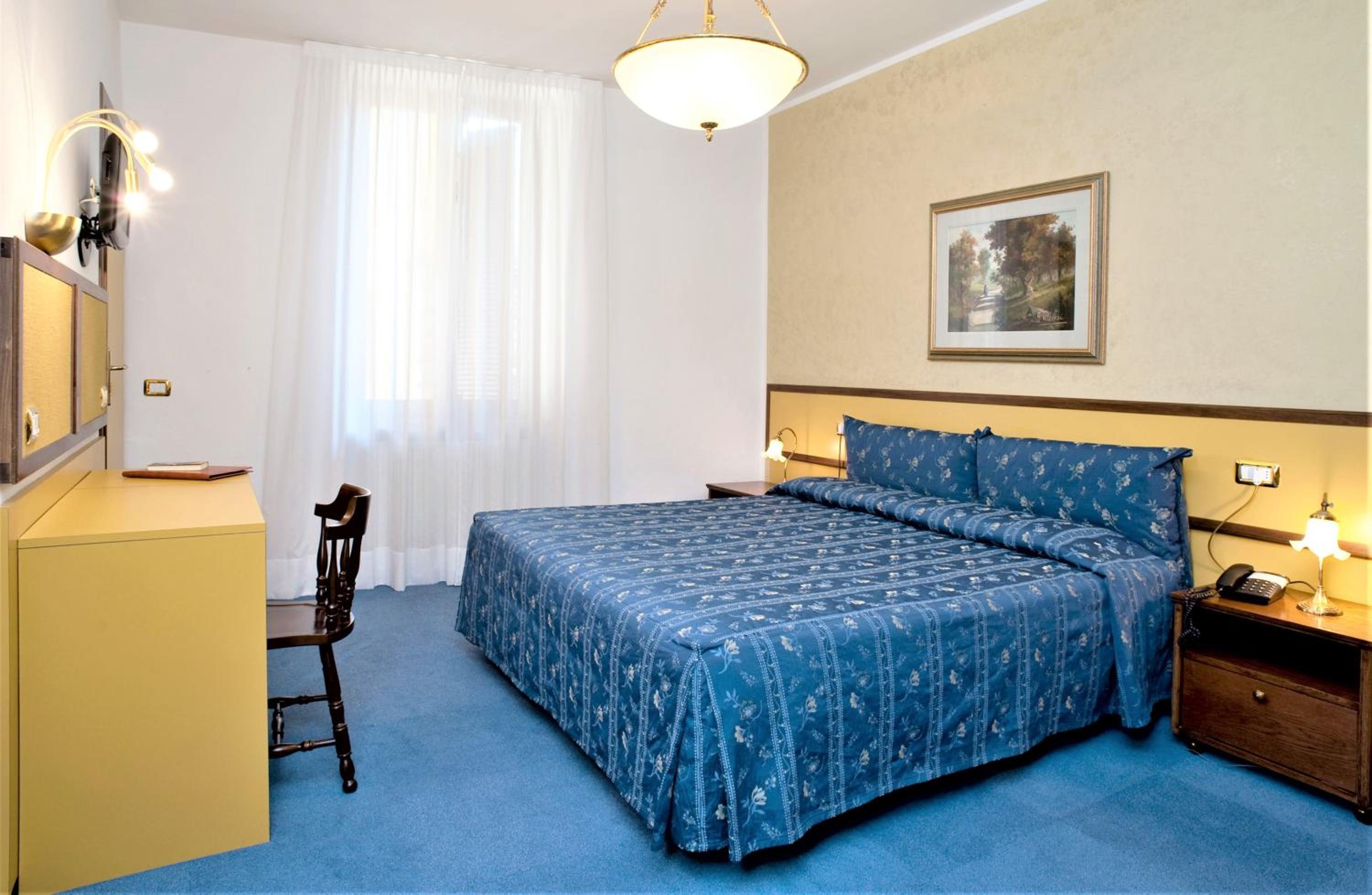 Double Room - Photo 7