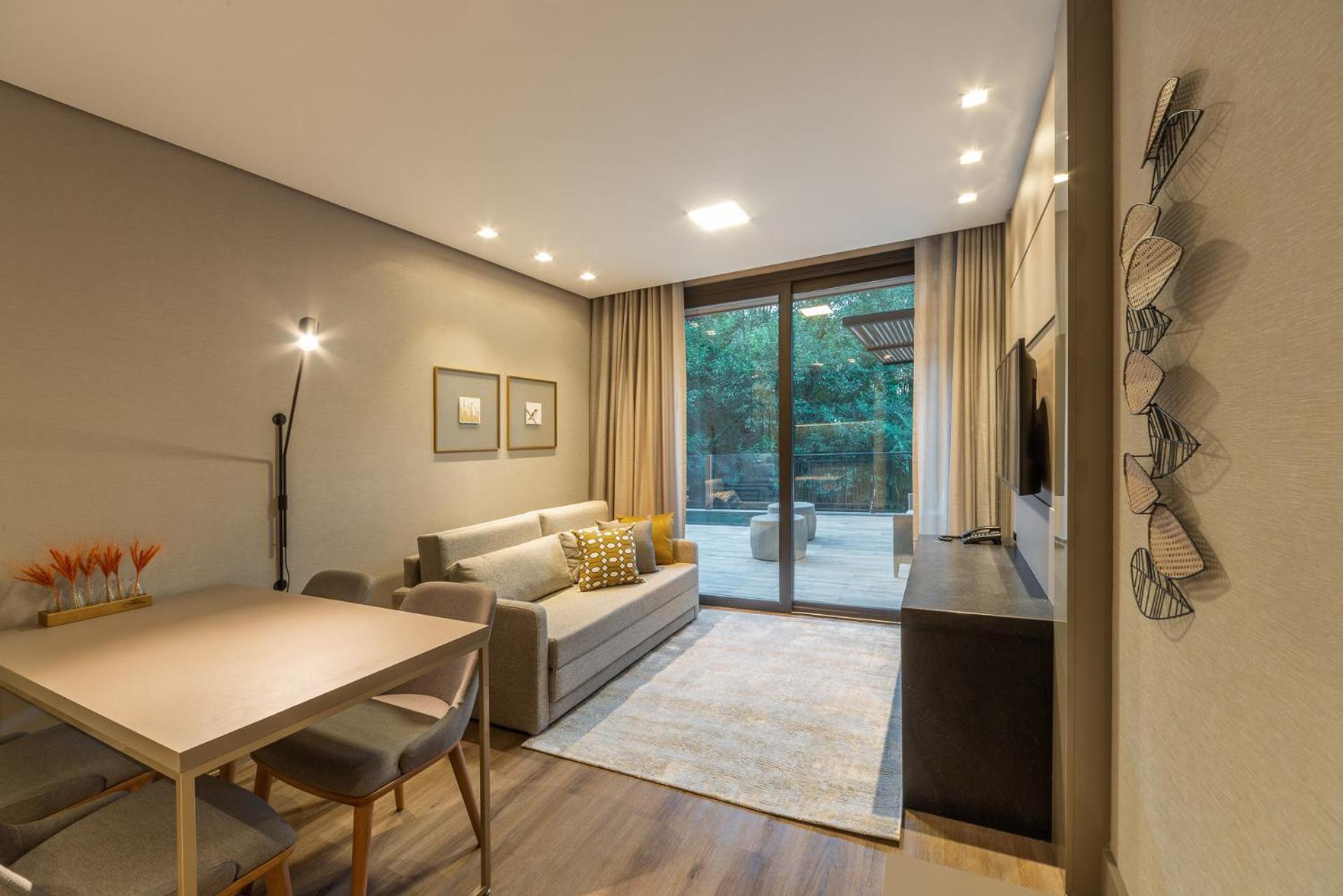 Deluxe Deck Suite